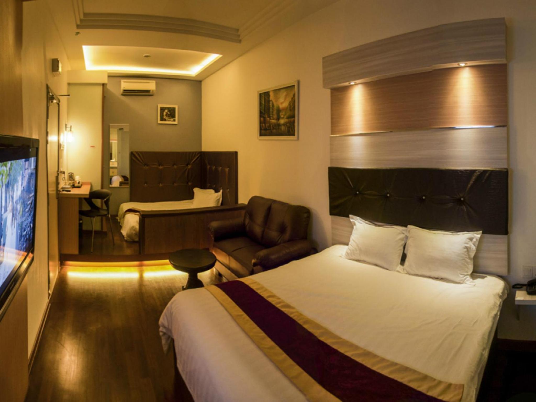 Standard Suite with Spa Bath photo 2