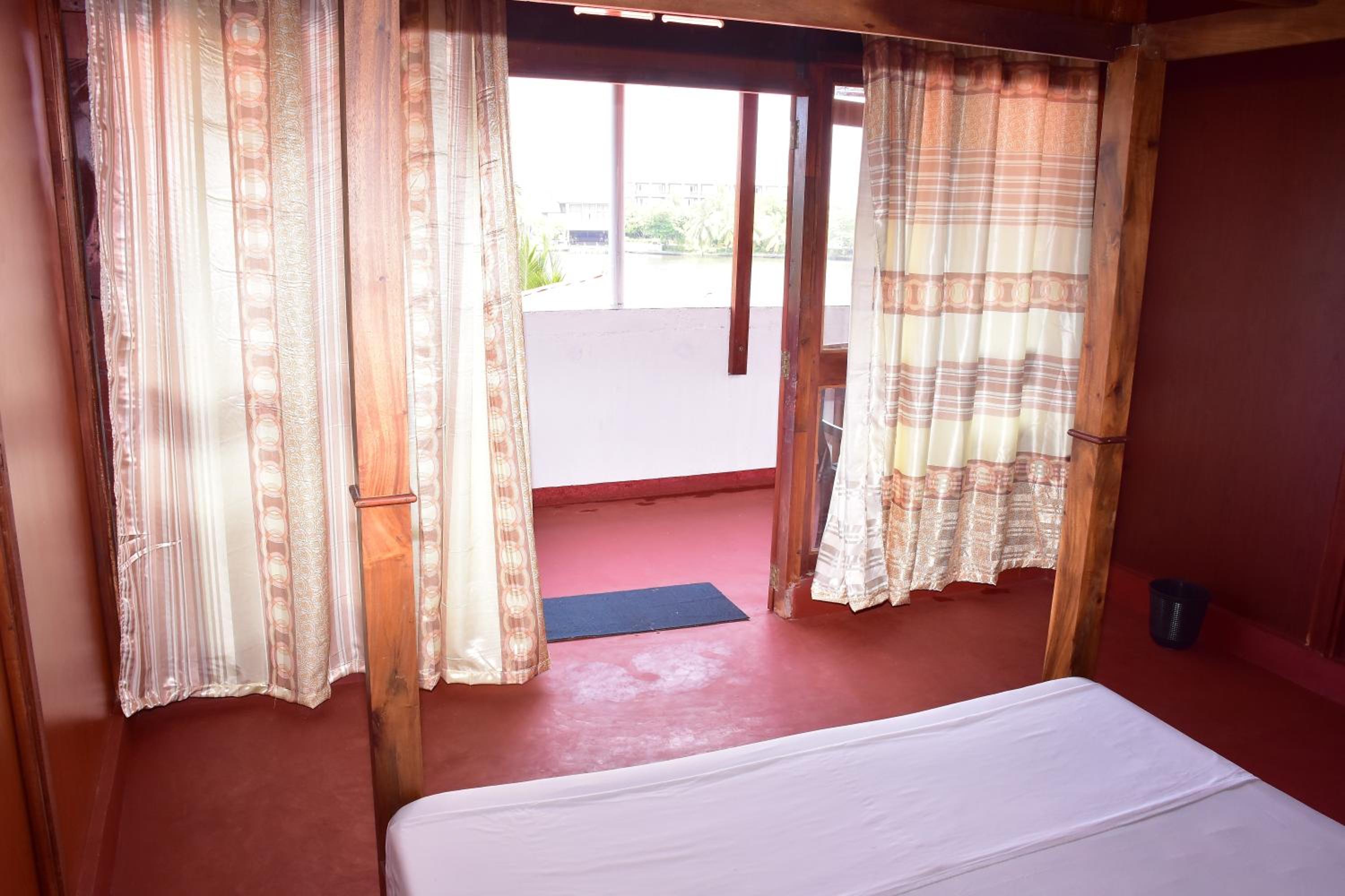 Standard Double Room with Fan photo 3