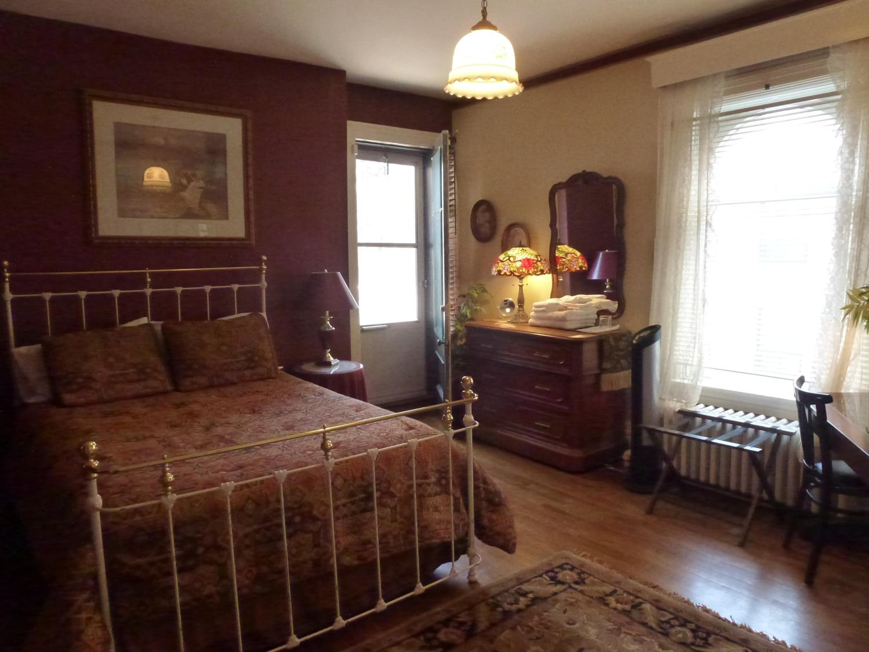Queen Room with Balcony photo 1
