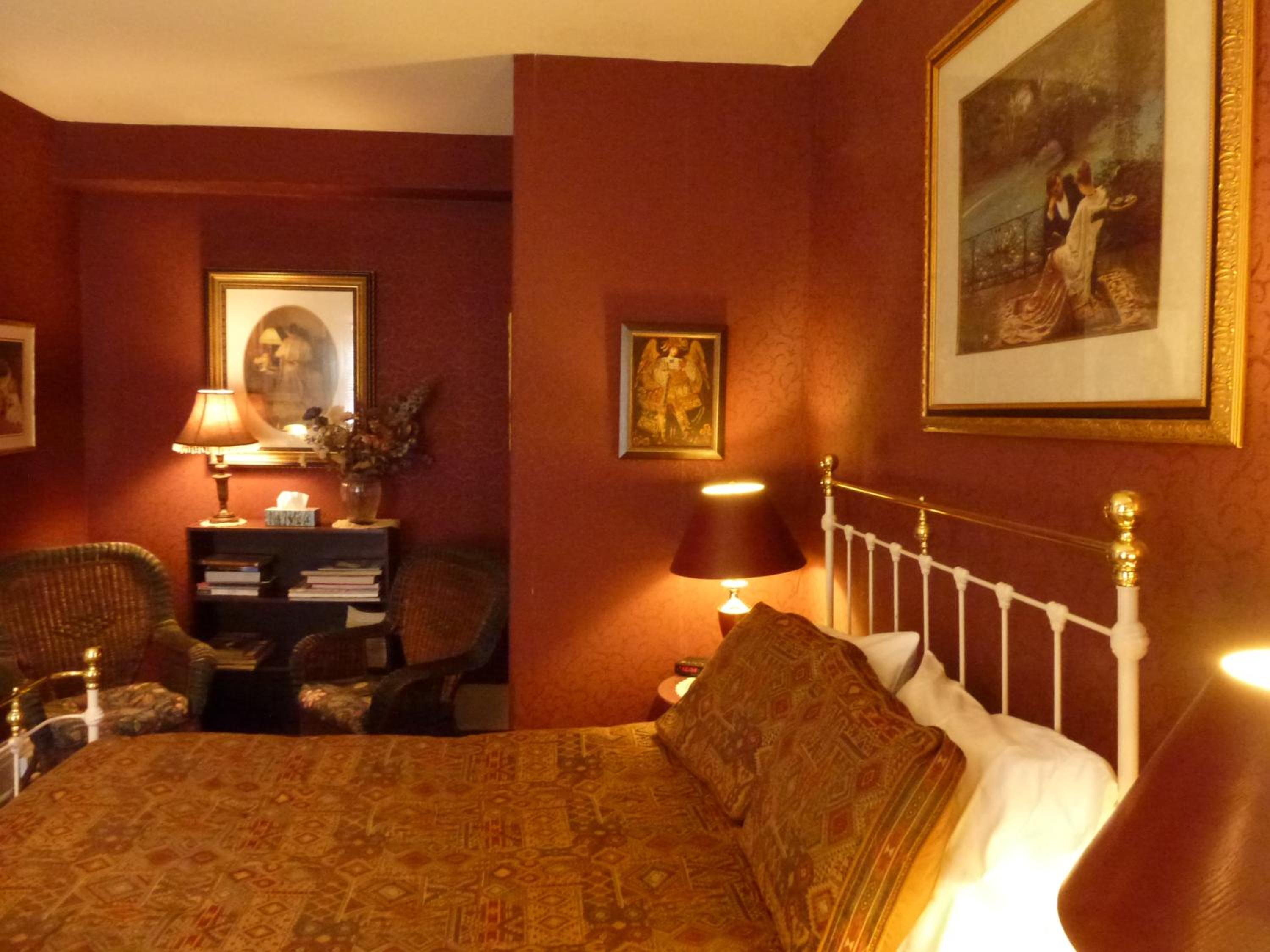 Queen Room with Balcony photo 2