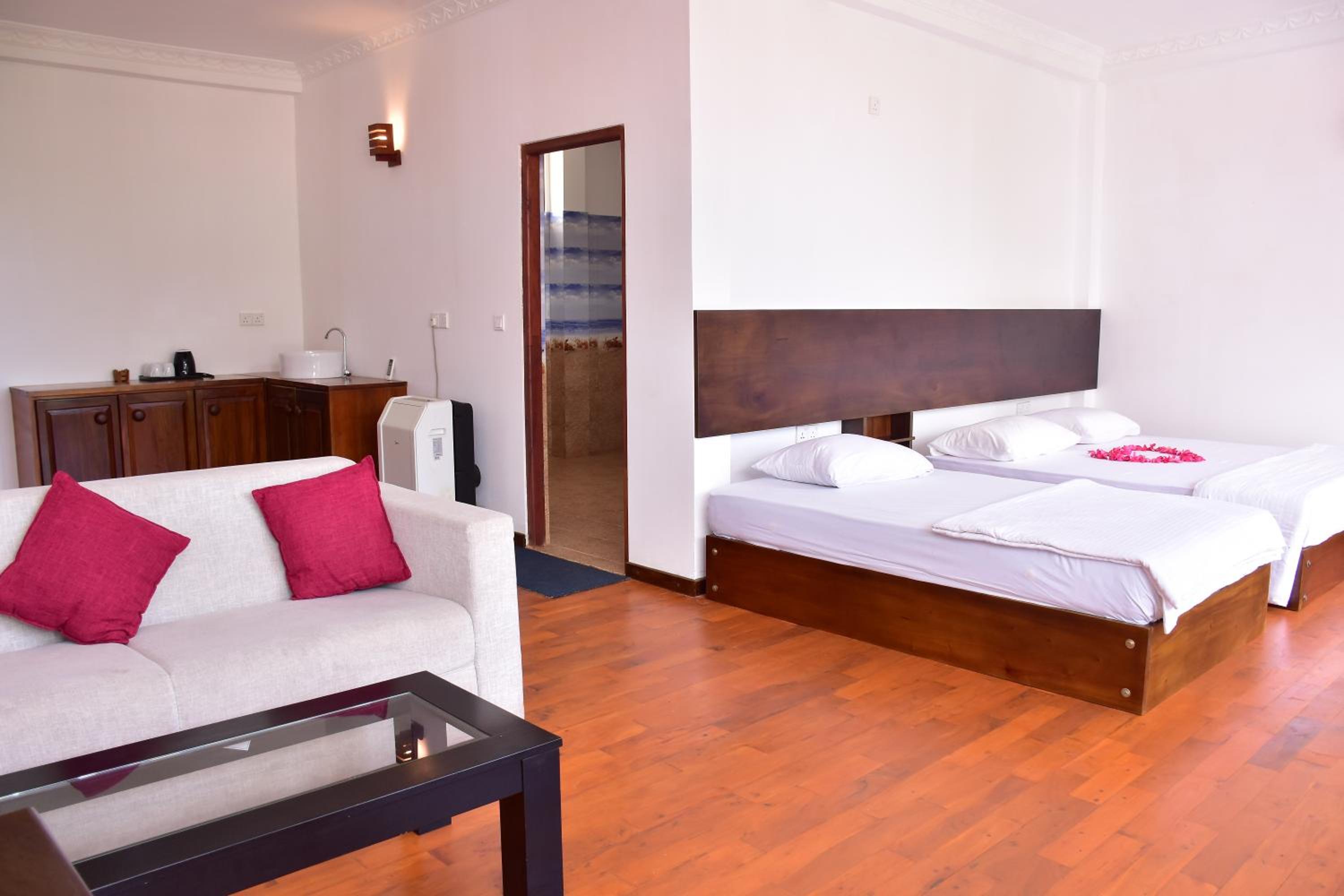 Deluxe Family Suite photo 3