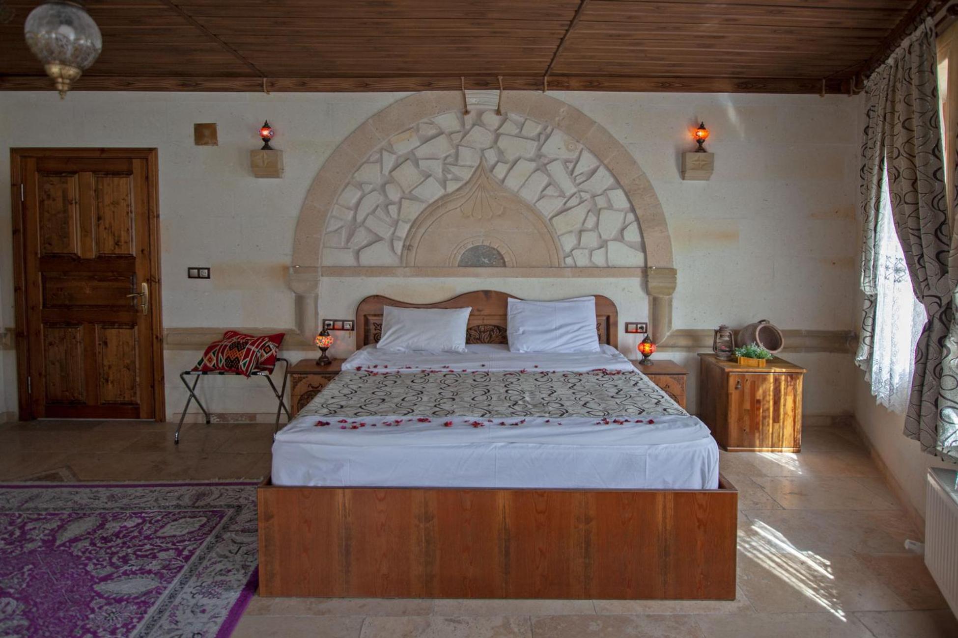  Deluxe Suite with Jakuzzi and Balcony photo 1