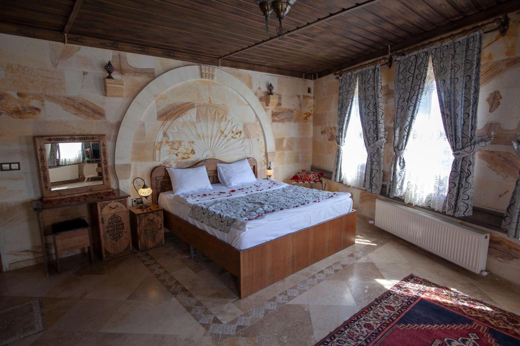 Deluxe Suite with Jakuzzi and Balcony, photo 7