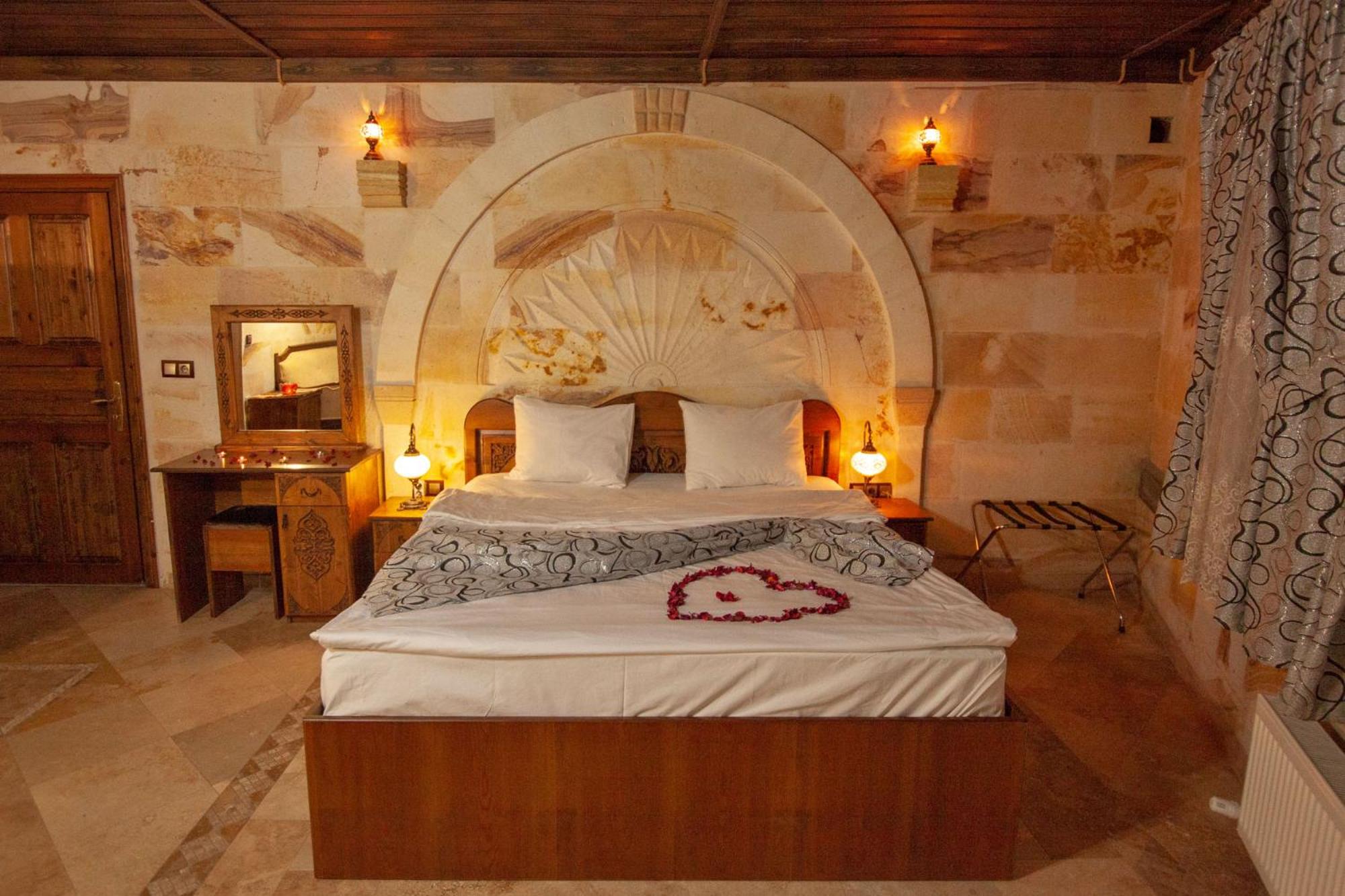  Deluxe Suite with Jakuzzi and Balcony photo 3