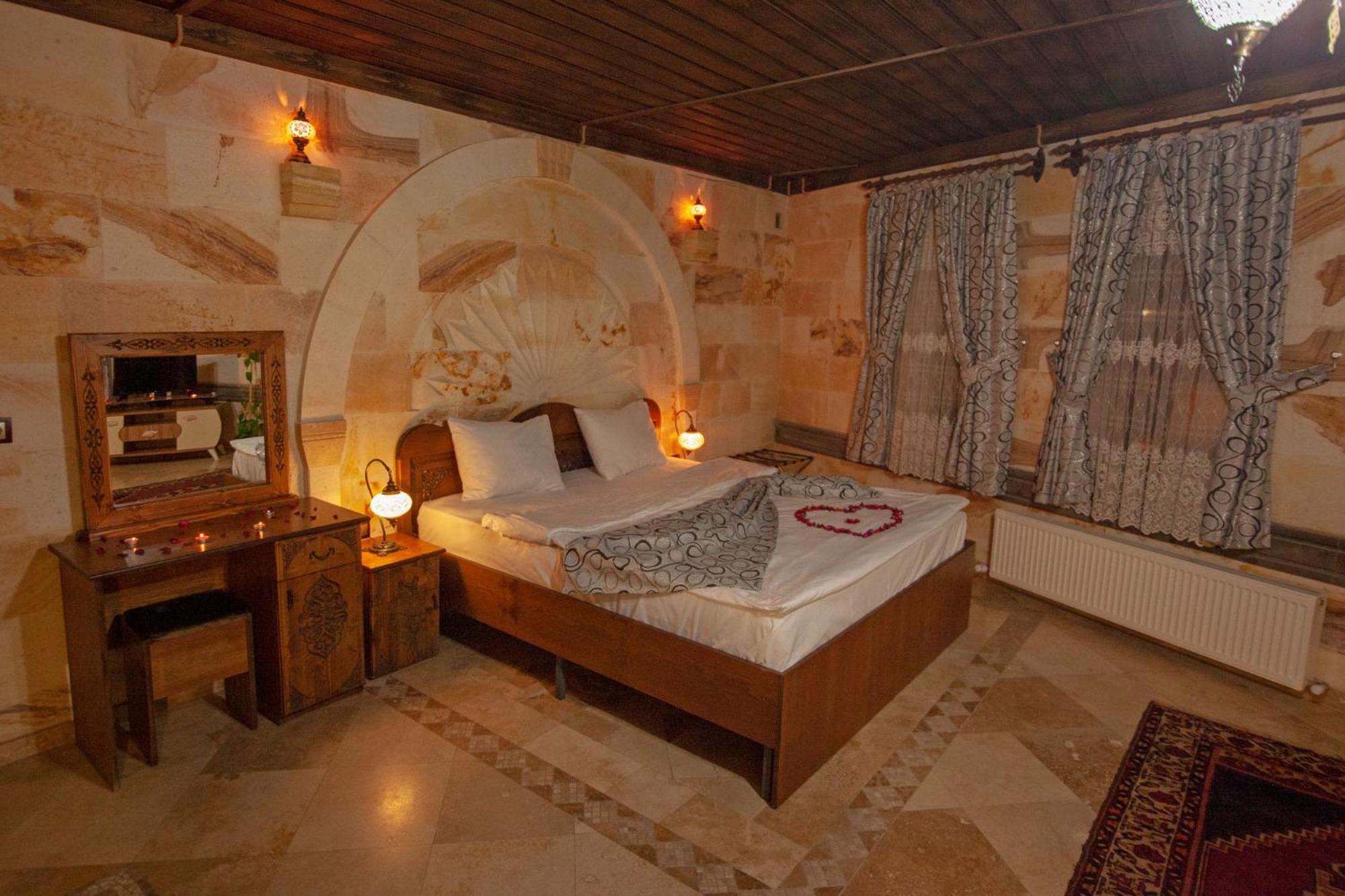  Deluxe Suite with Jakuzzi and Balcony photo 2