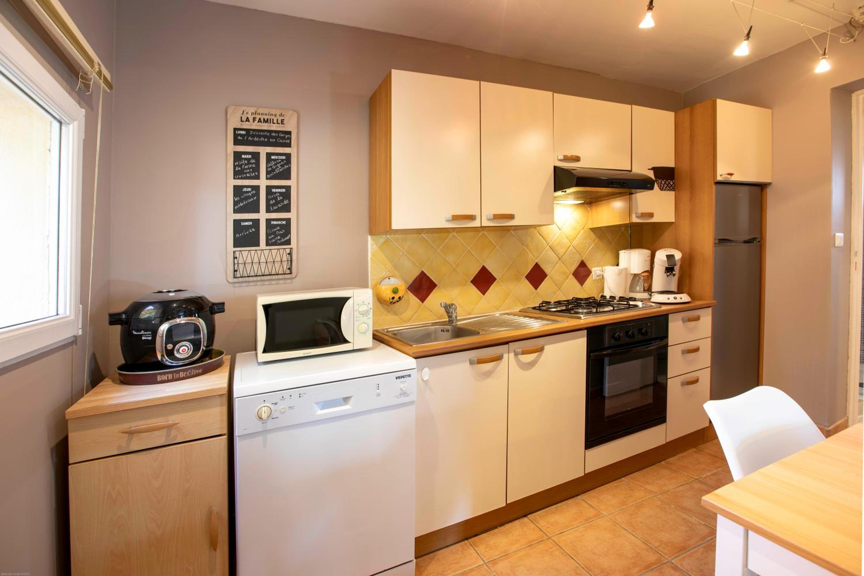 One-Bedroom House - Photo 7
