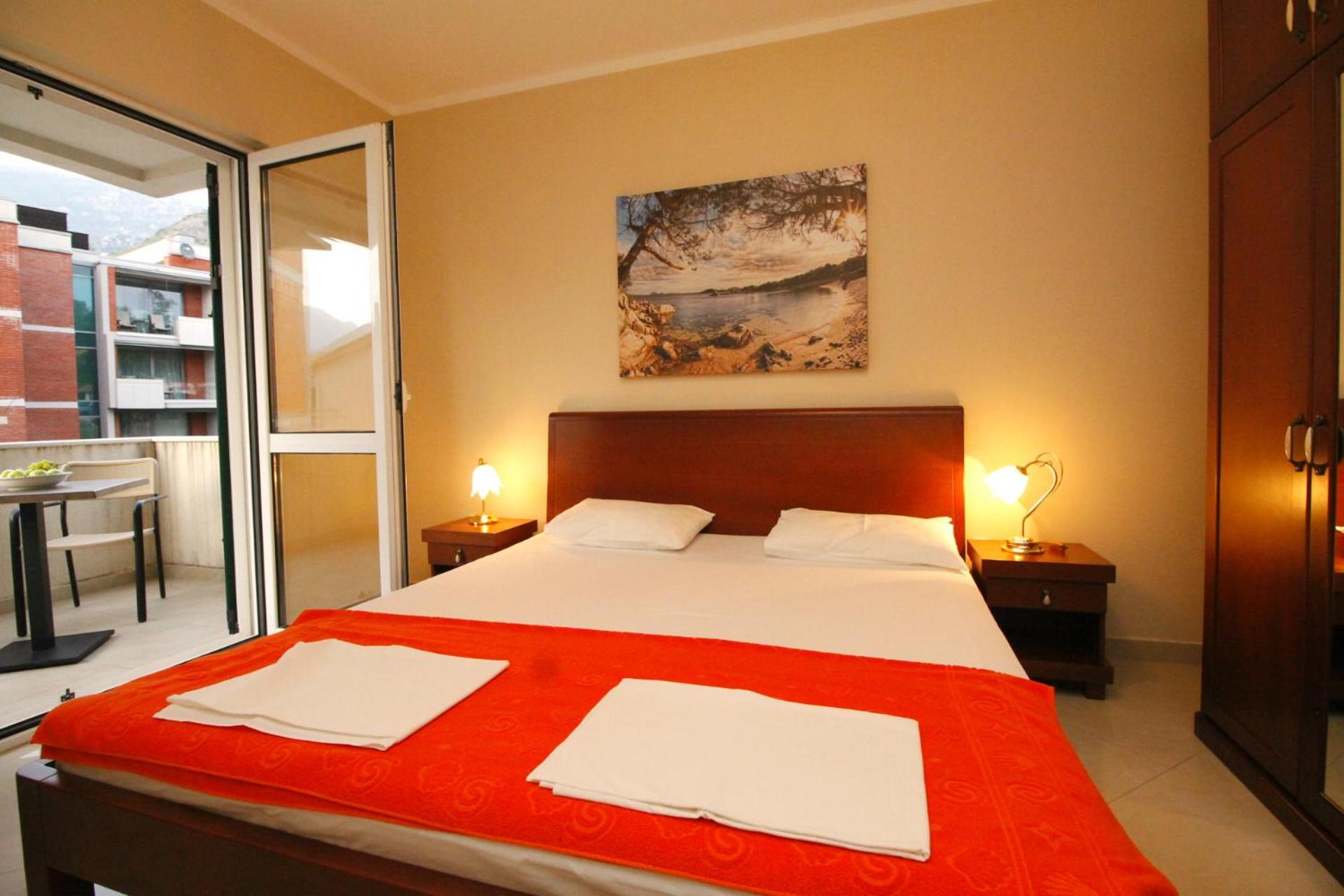 One-Bedroom Apartment with Balcony and Sea View (2 Adults) photo 2