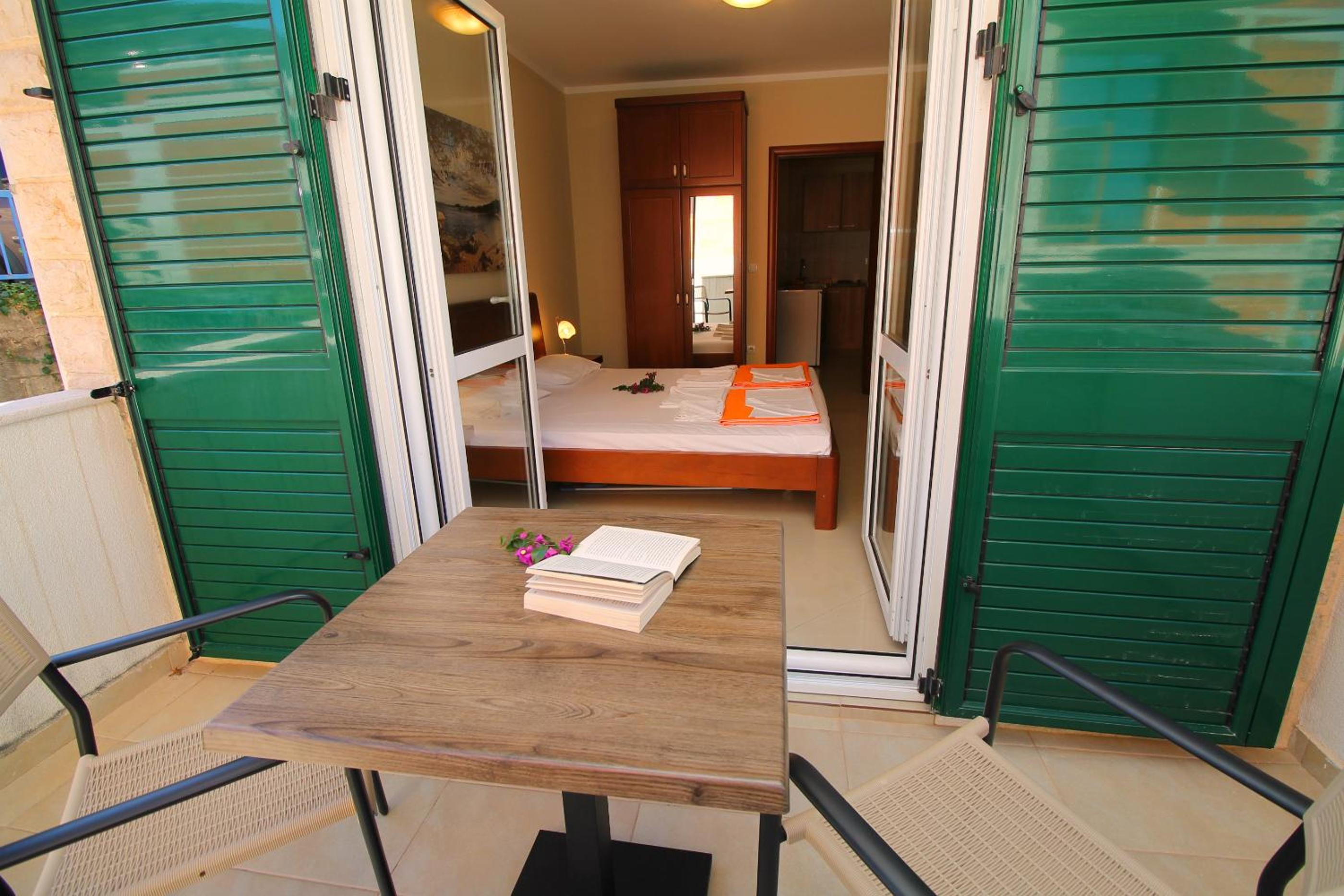 One-Bedroom Apartment with Balcony and Sea View (2 Adults)
