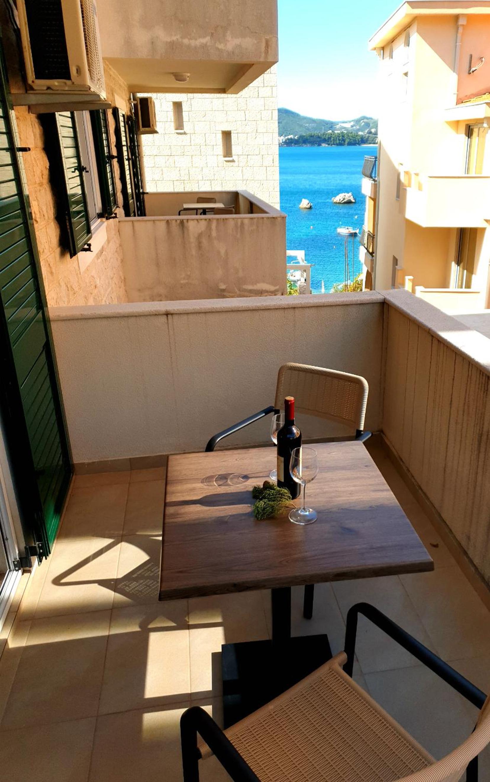 One-Bedroom Apartment with Balcony and Sea View (2 Adults) photo 3