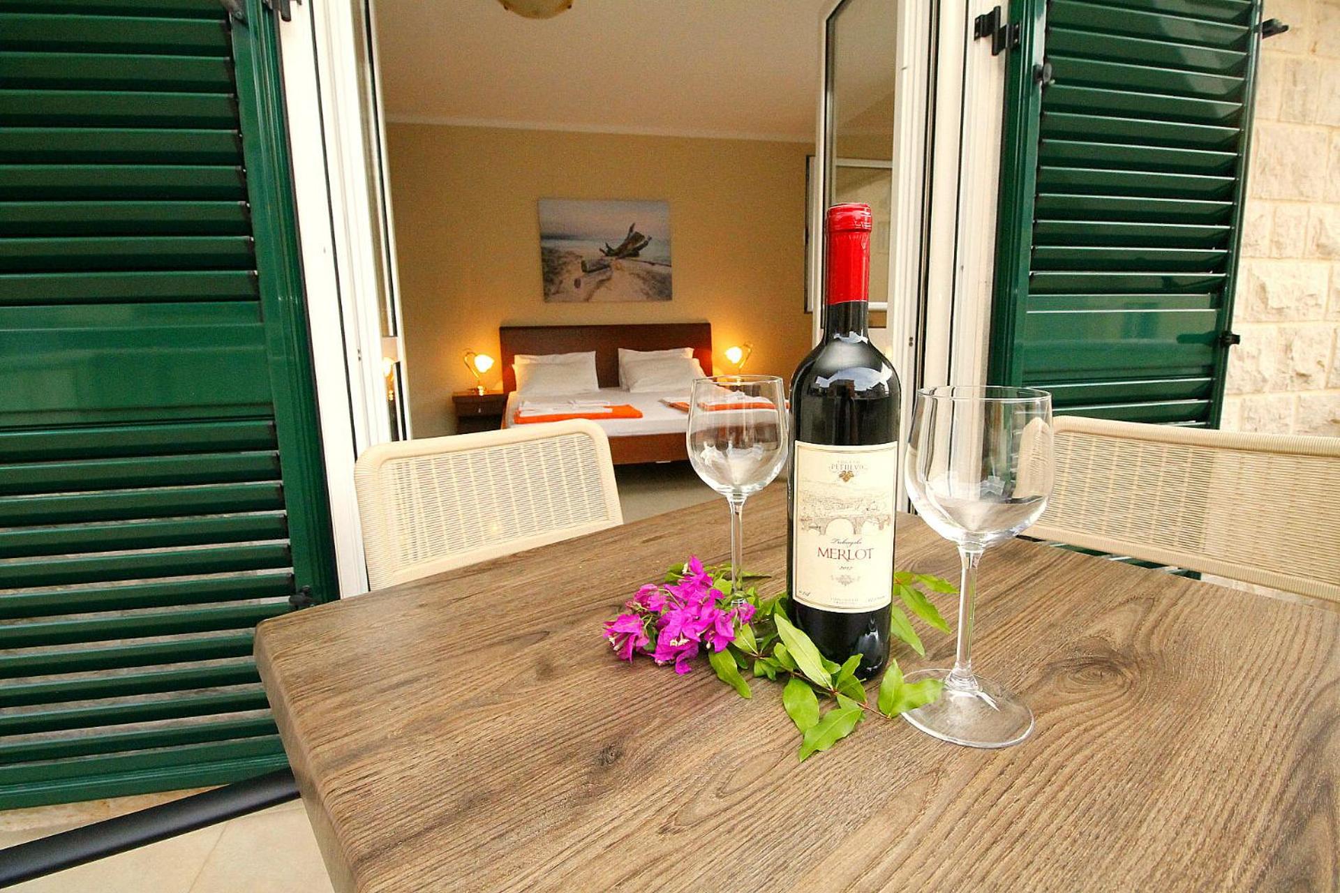 One-Bedroom Apartment with Balcony and Sea View (4 Adults)  photo 3