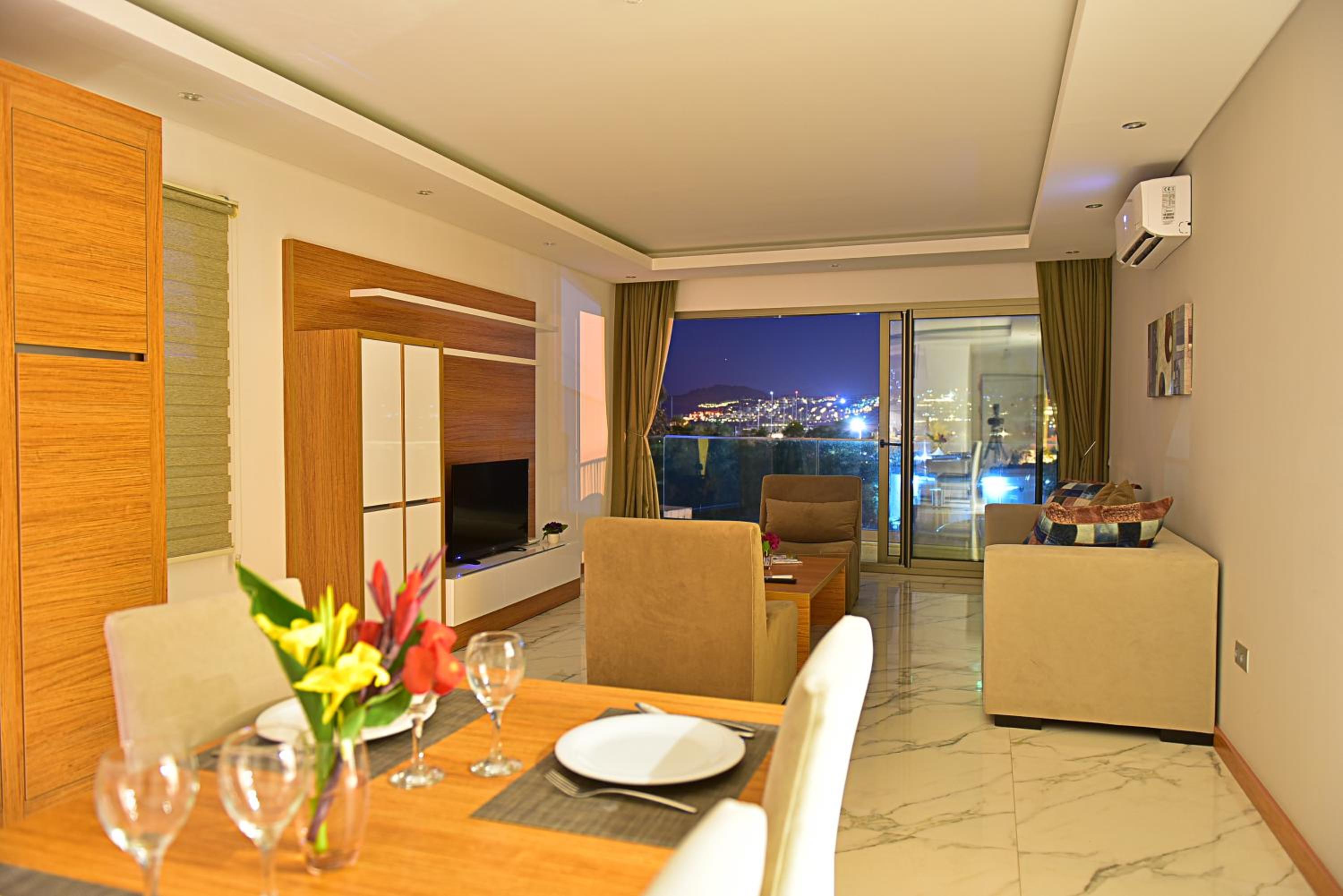 One-Bedroom Apartment with Garden or Pool View - Photo 5