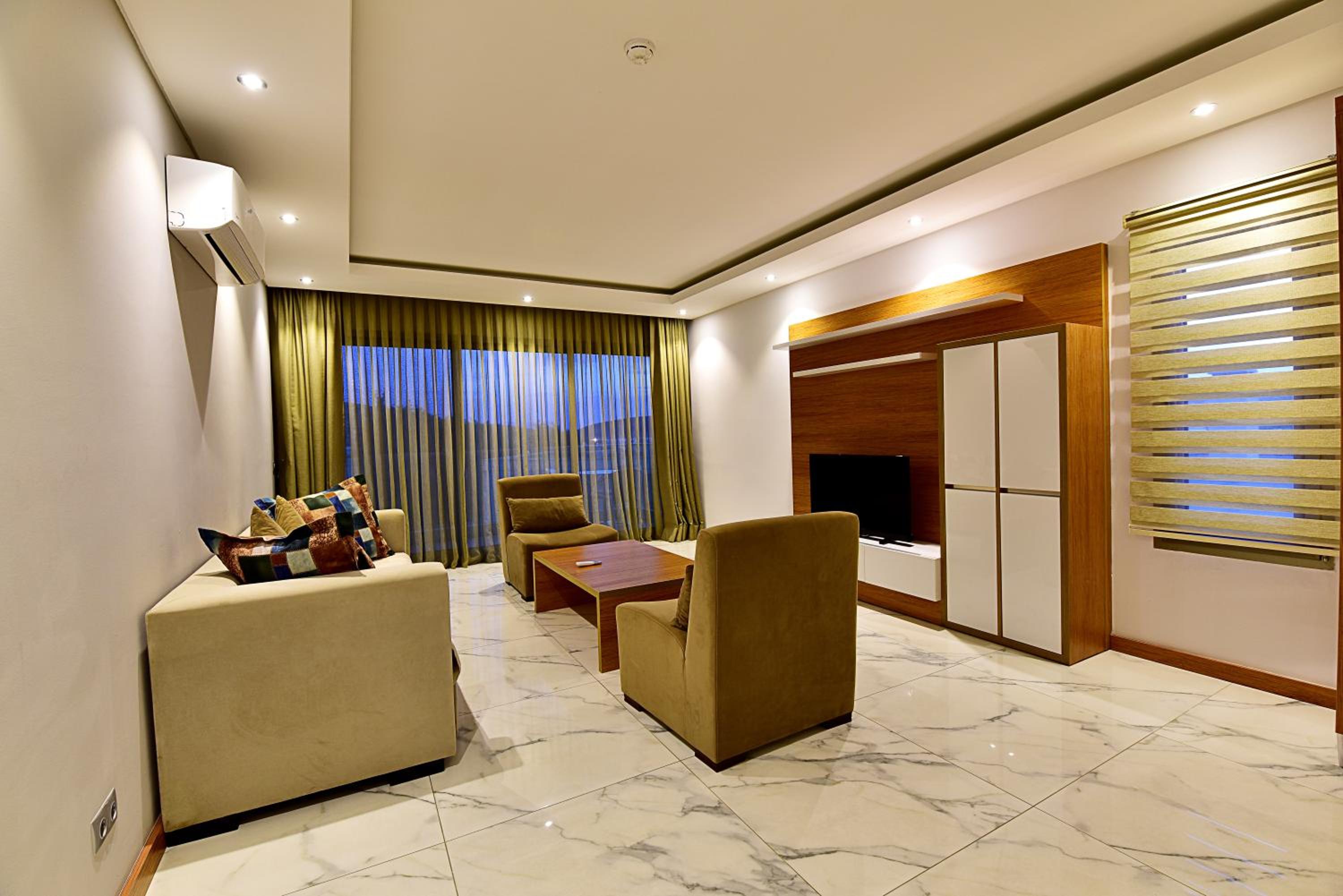 One-Bedroom Apartment with Garden or Pool View - Photo 6