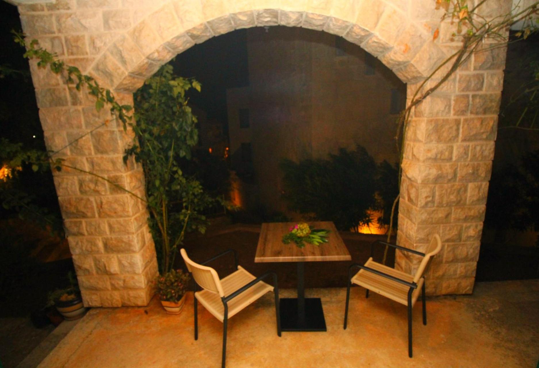 Double Room with Terrace - Ground Floor - Photo 10