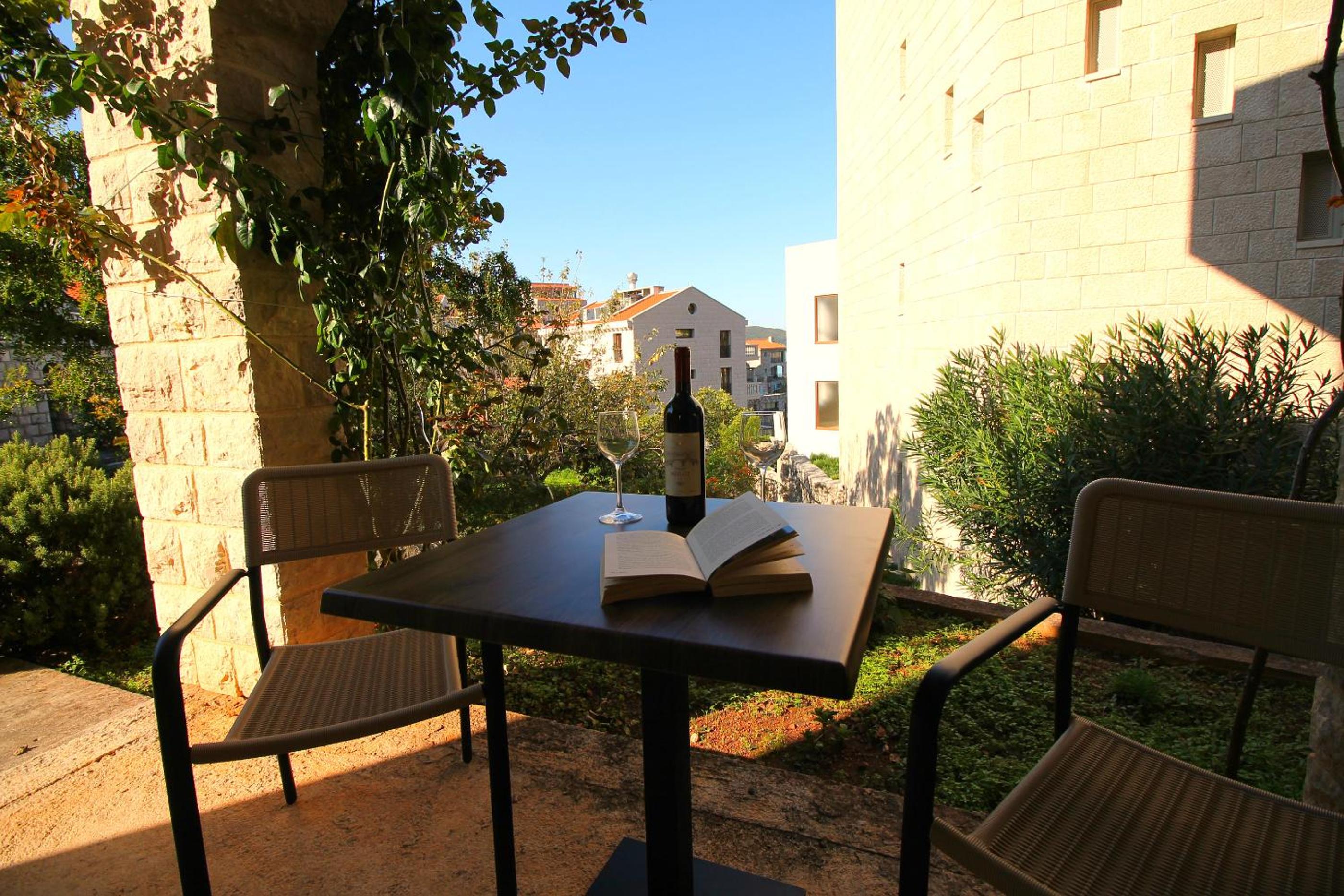 Double Room with Terrace - Ground Floor - Photo 6
