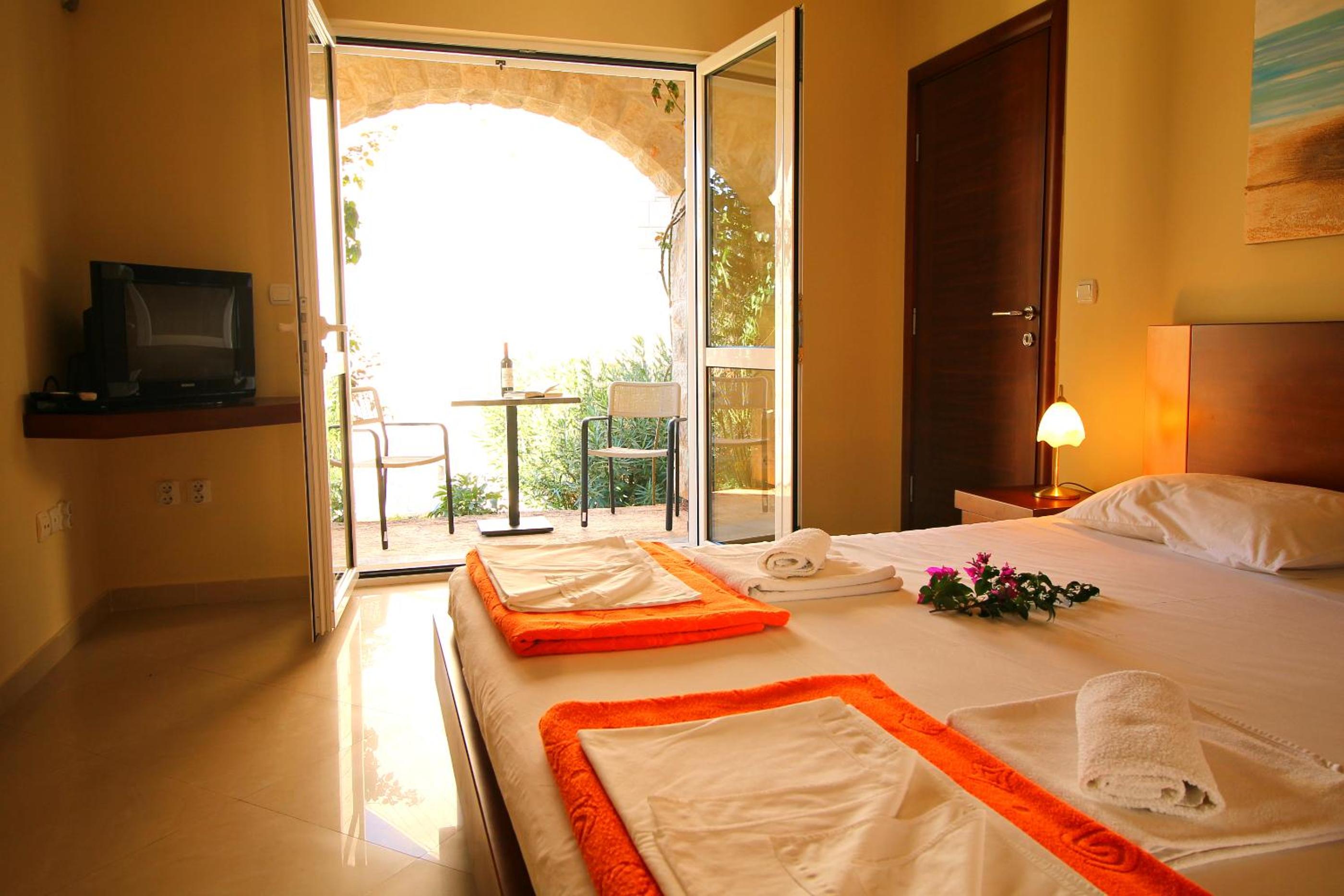 Double Room with Terrace - Ground Floor - Photo 4