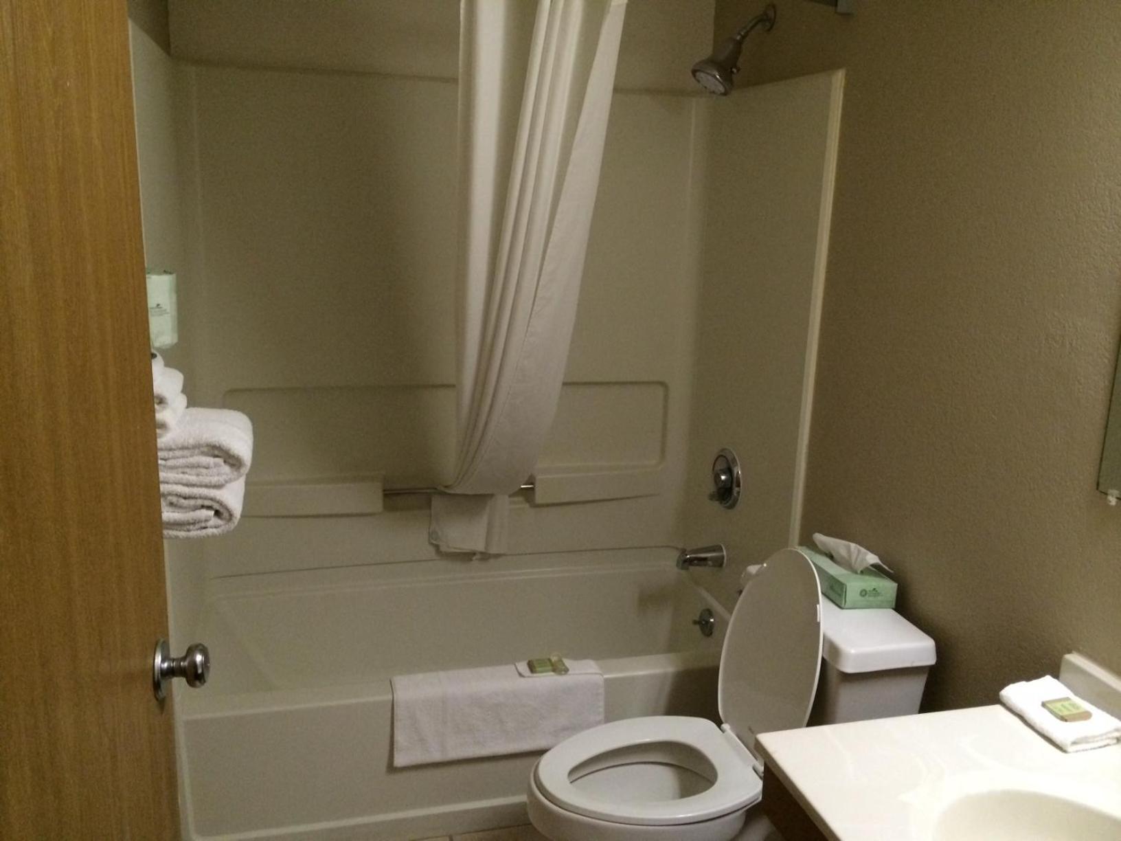Queen Room - Non-Smoking - Photo 2