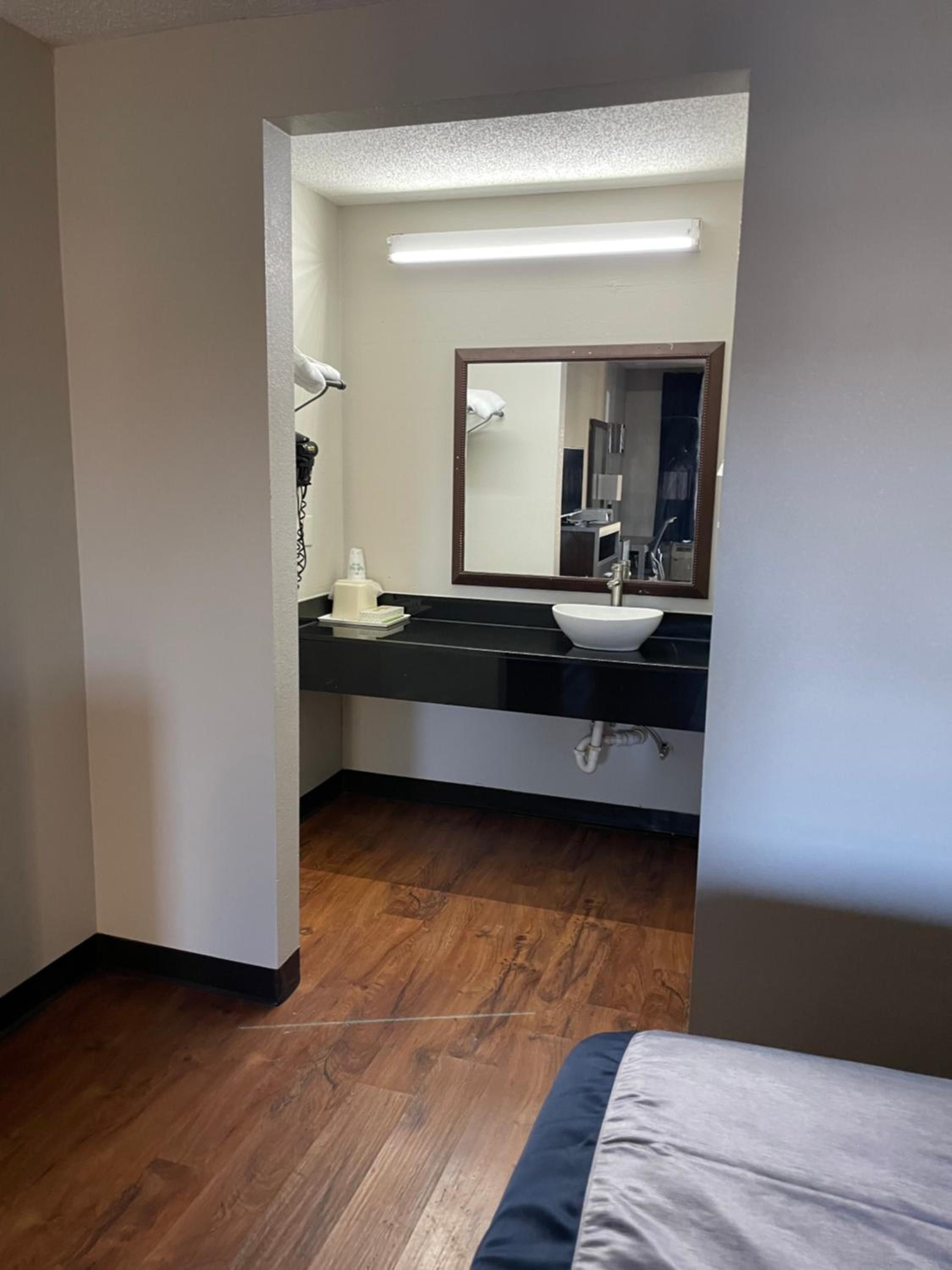 Standard King Room photo 2