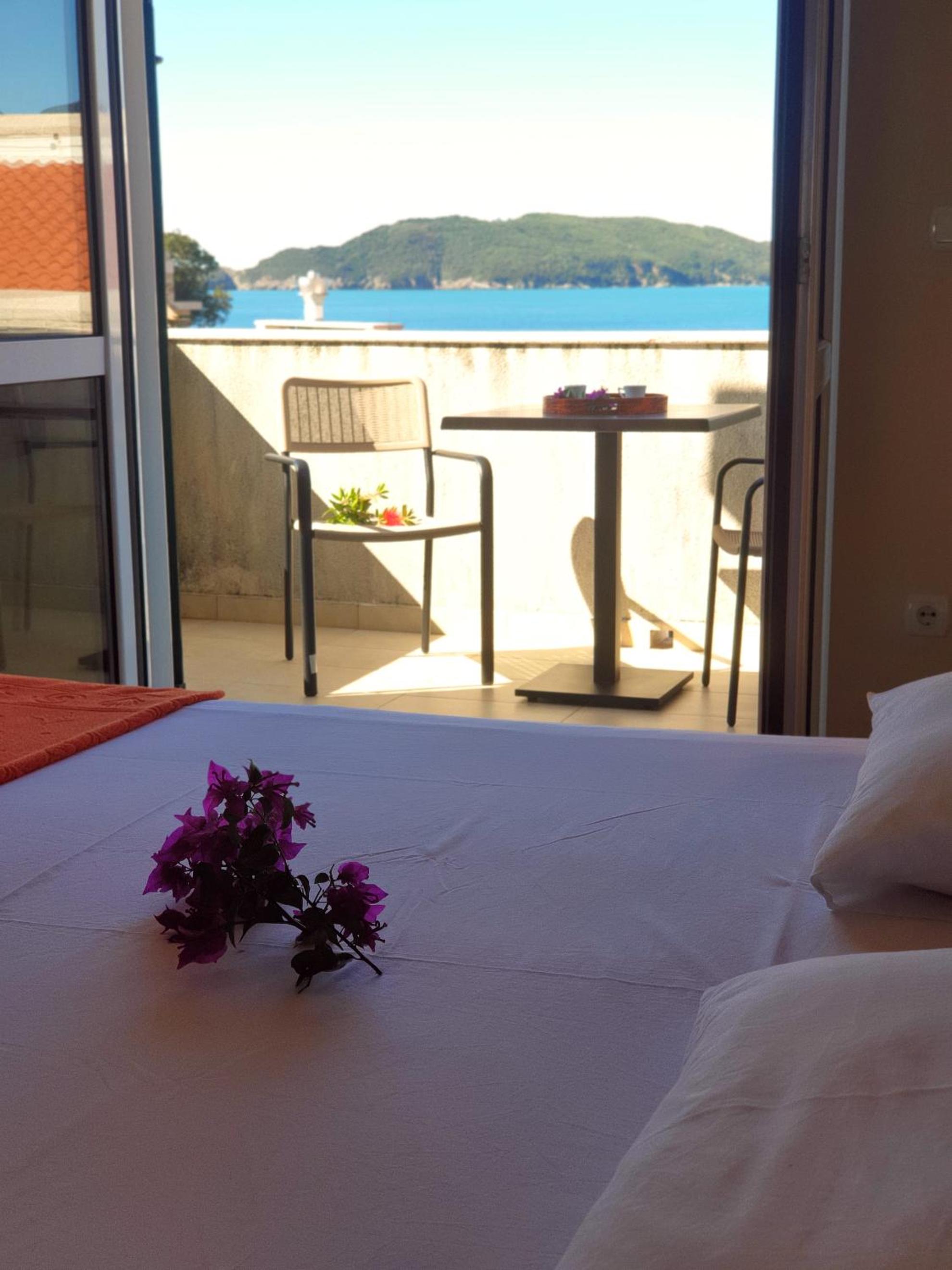 Double Room with Balcony and Sea View - Top Floor - Photo 8