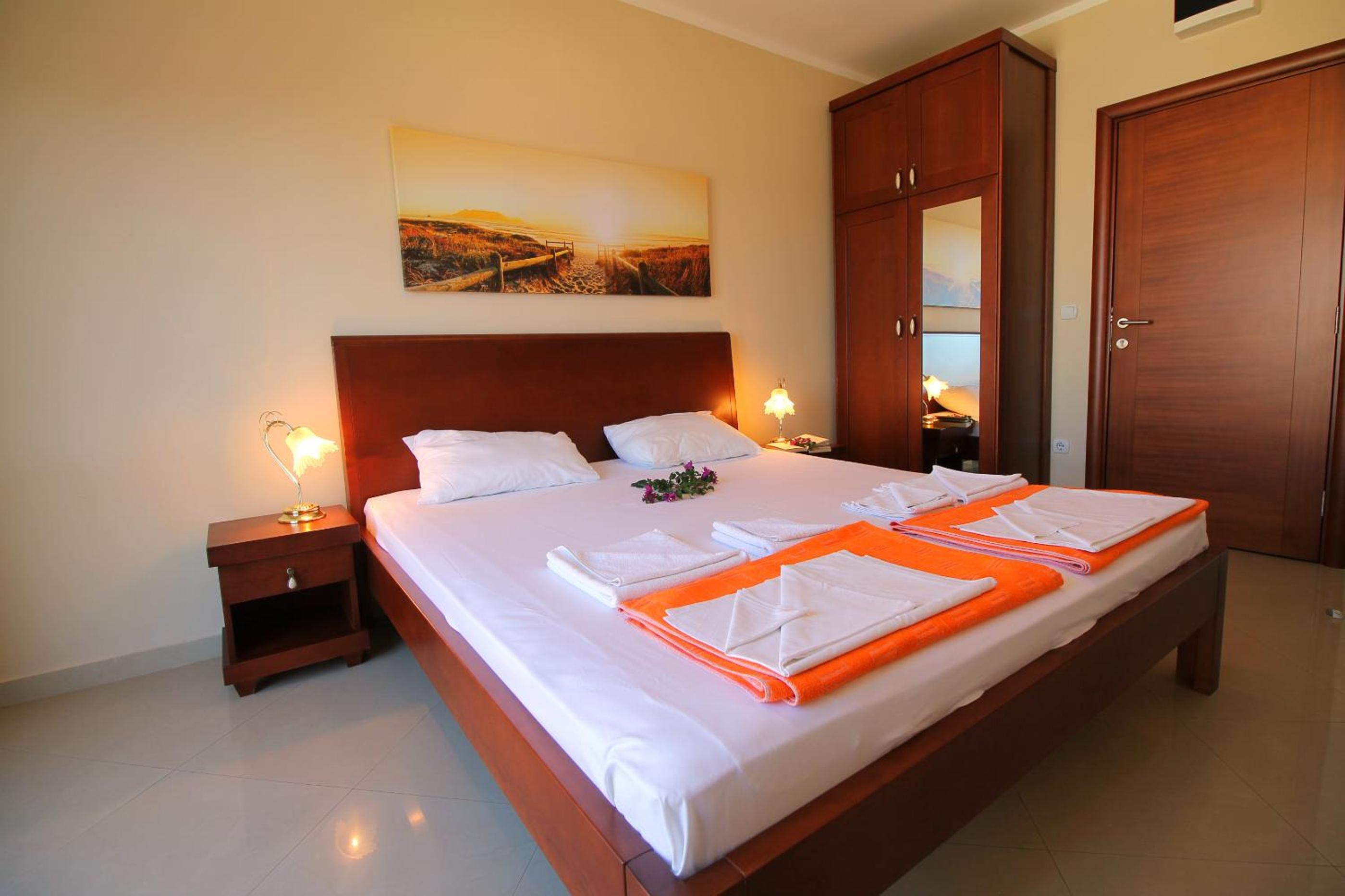 Double Room with Balcony and Sea View - Top Floor - Photo 11