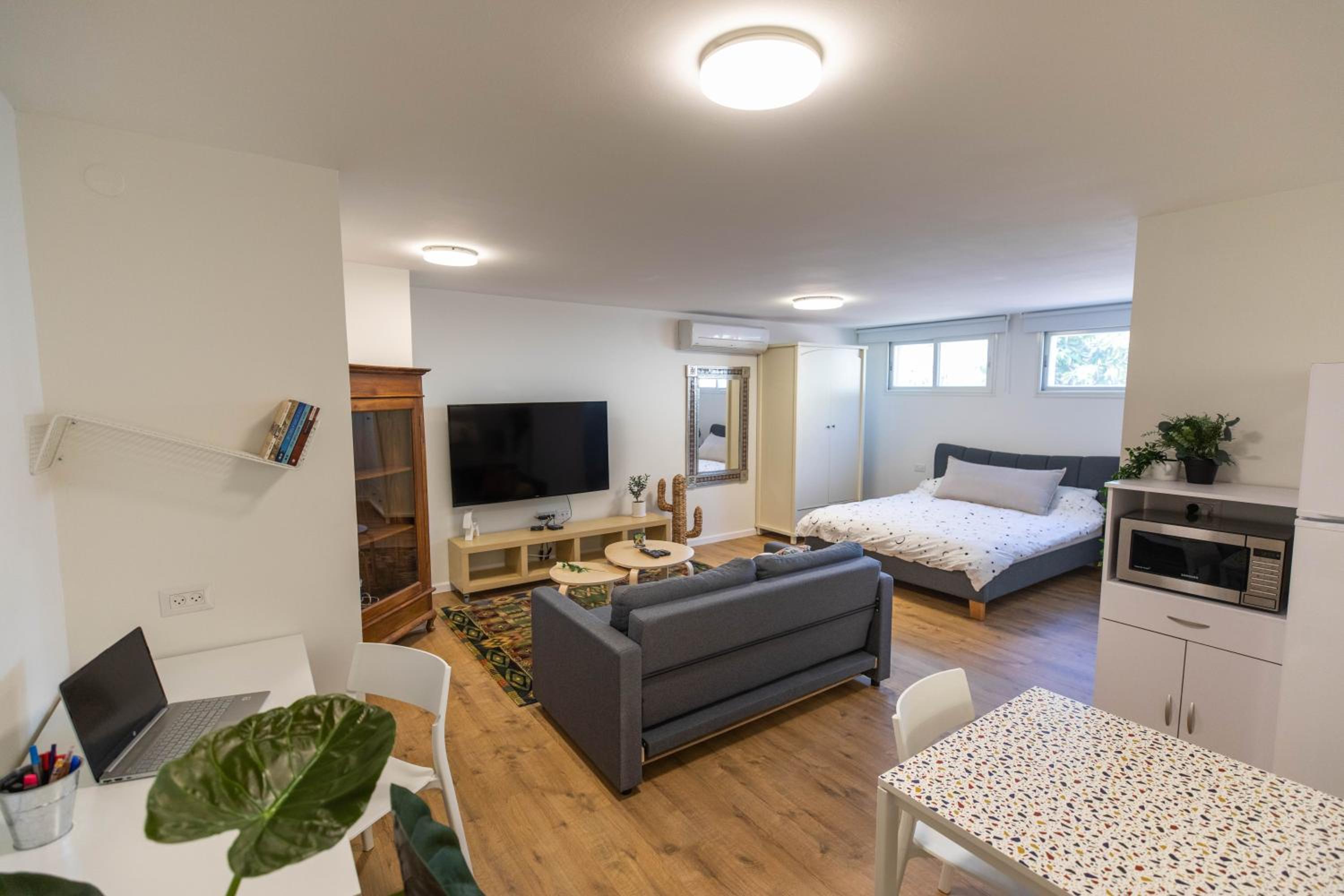 Studio Apartment photo 1