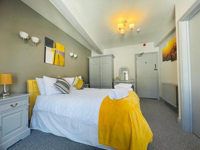 Double Room with Private Bathroom photo 2