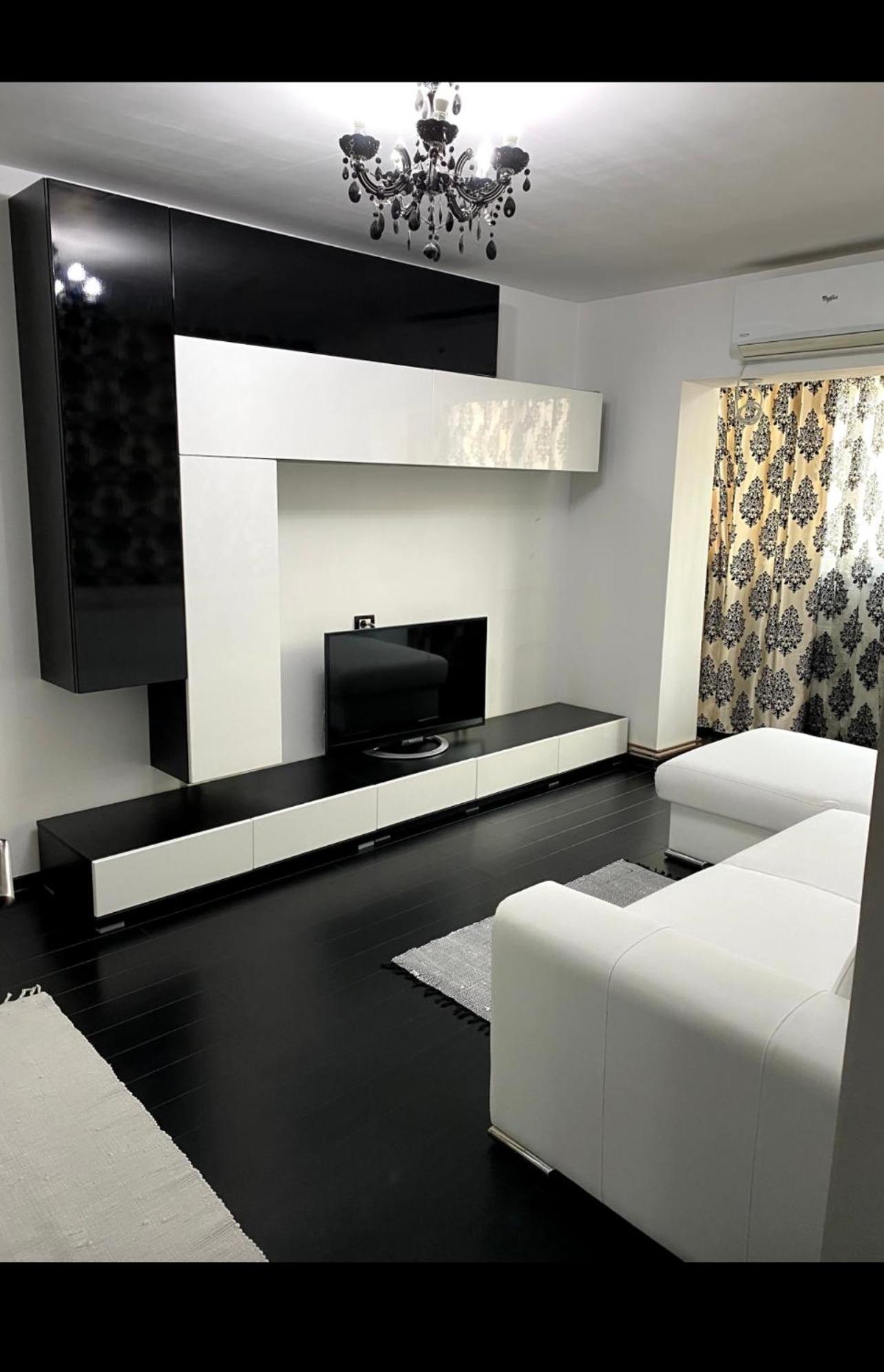 One-Bedroom Apartment - Photo 2