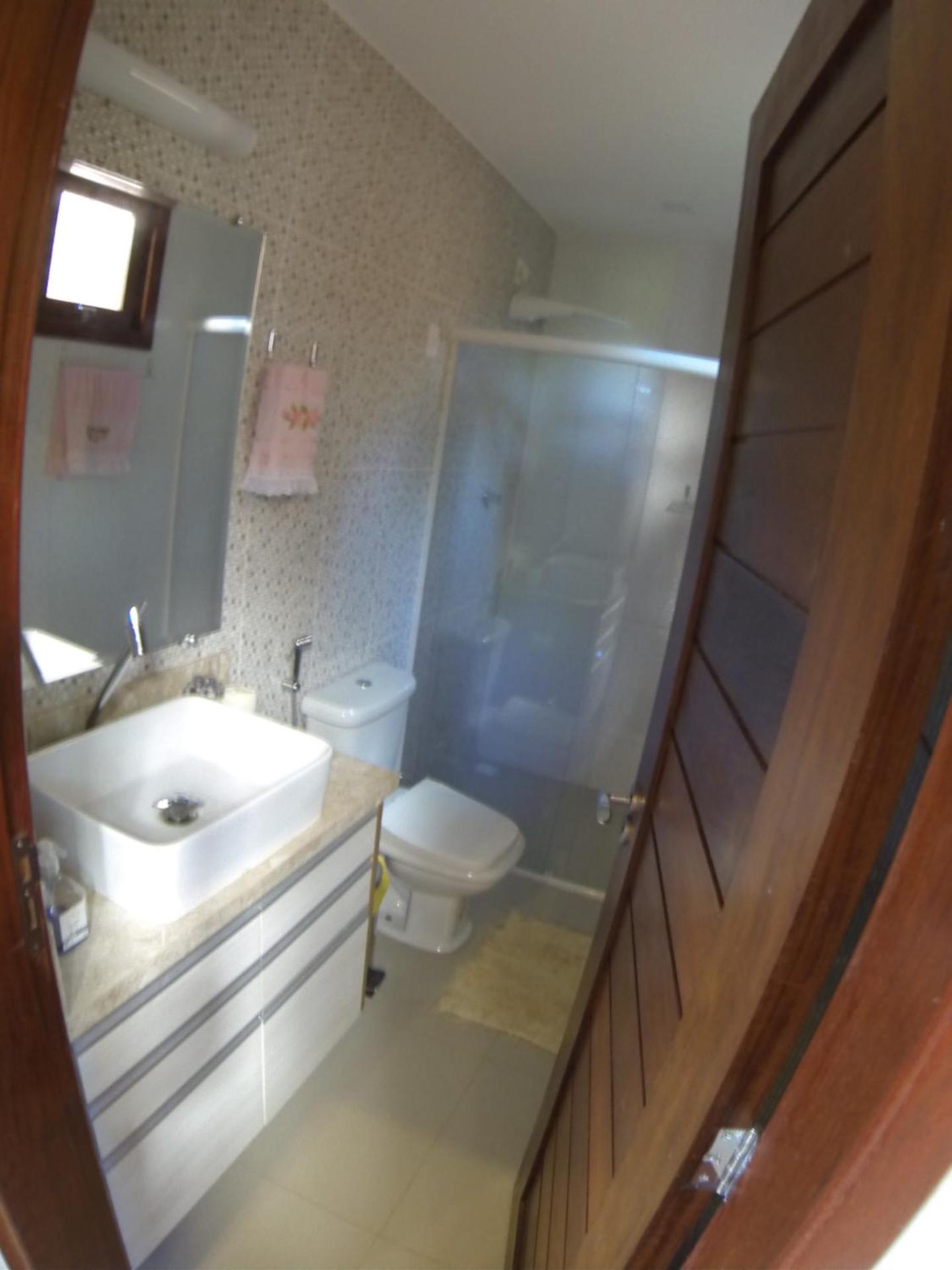 Five-Bedroom House photo 3