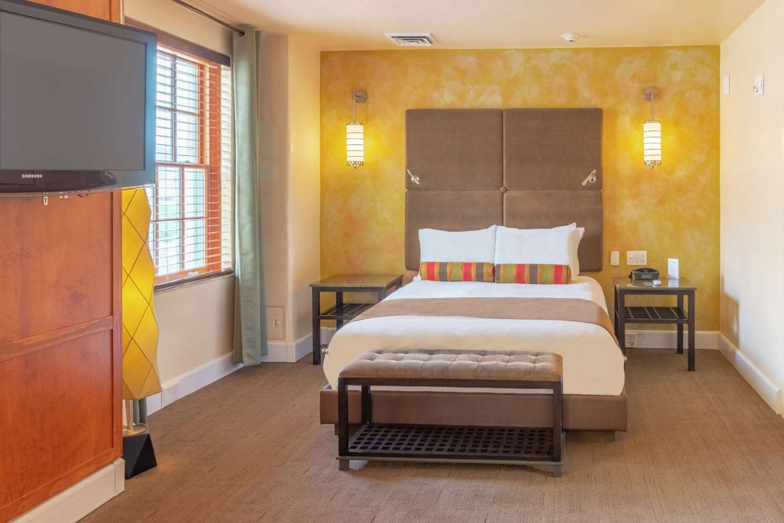 Queen Room with Roll-In Shower - Mobility and Hearing Access