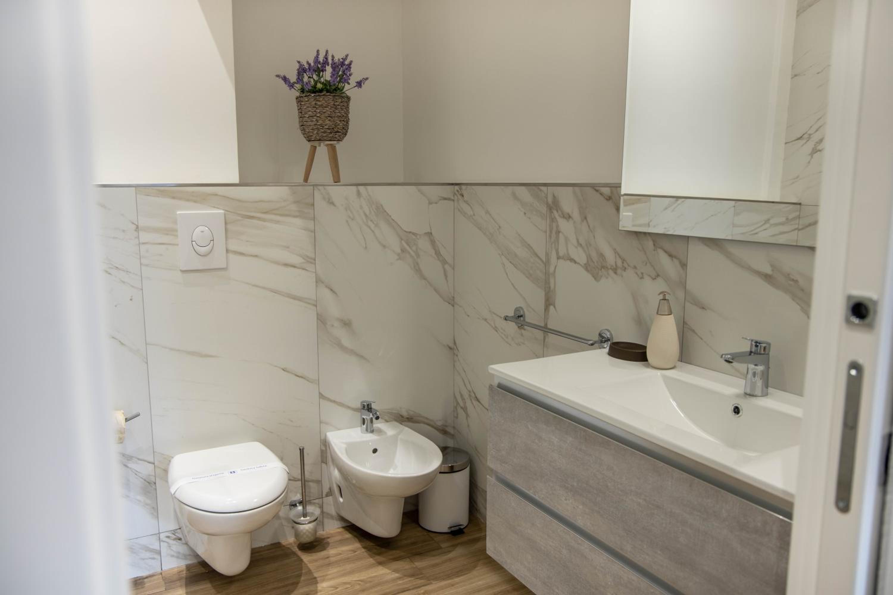 Triple Room with Private Bathroom - Photo 6