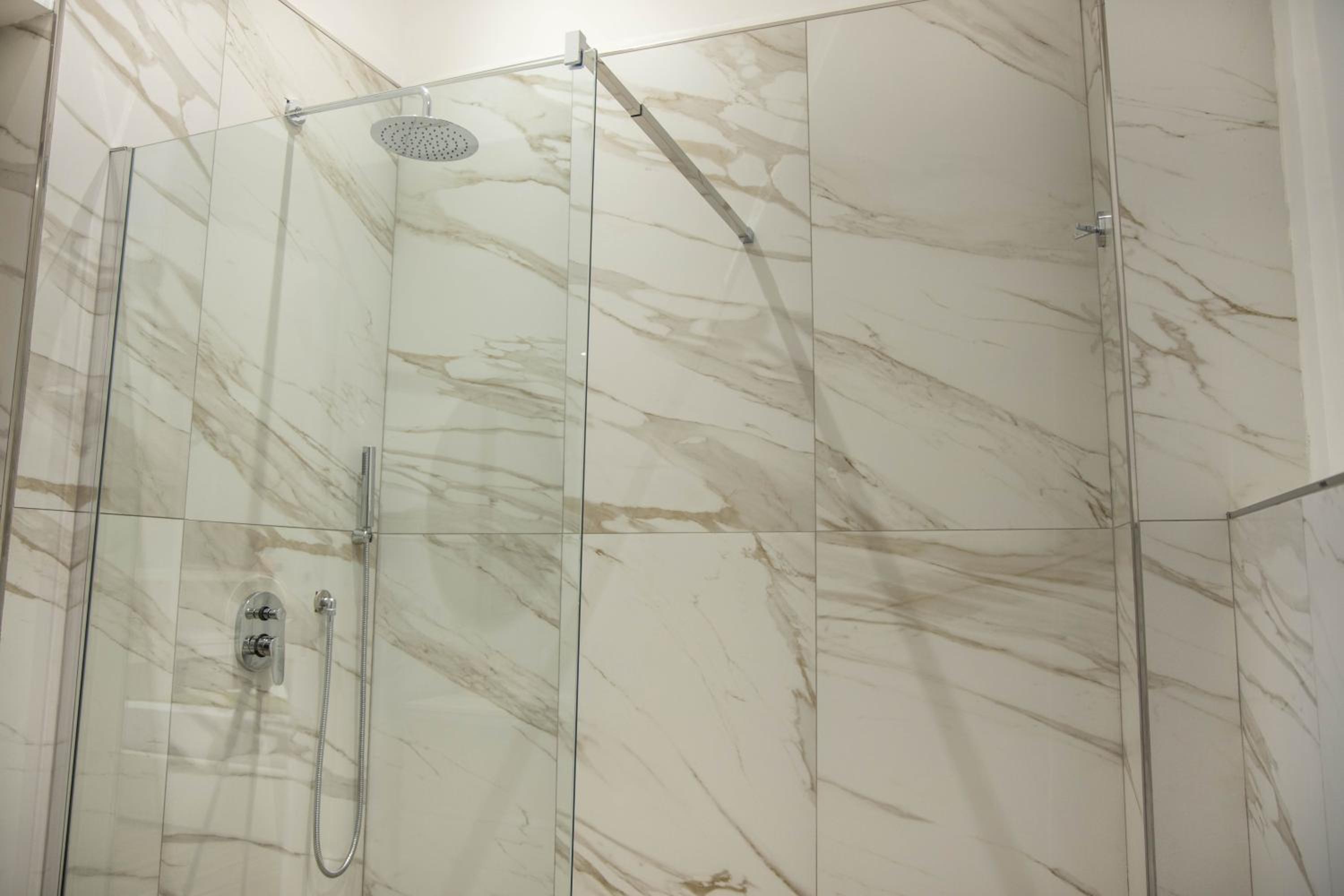 Triple Room with Private Bathroom - Photo 11