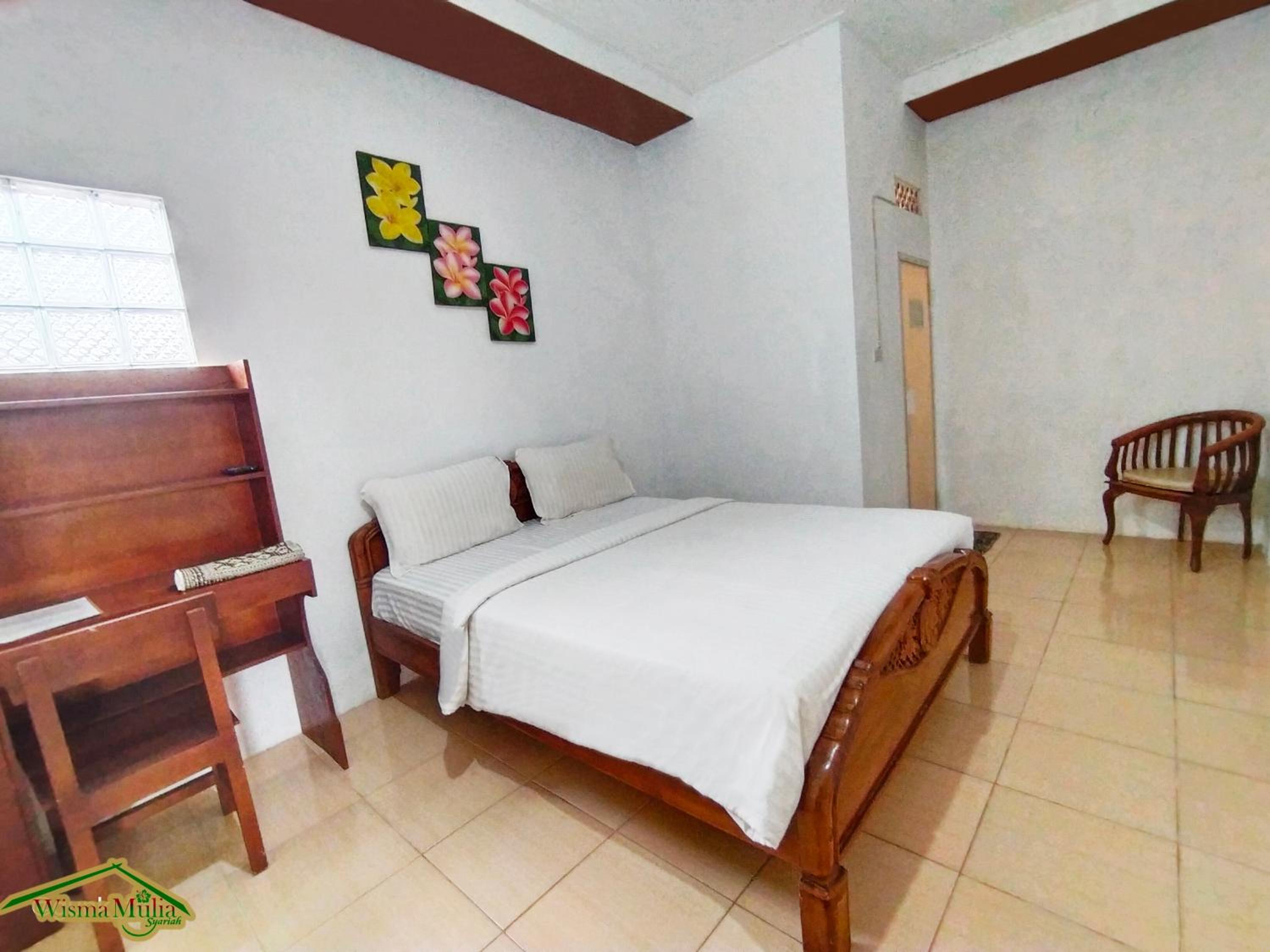 Budget Double Room - Photo 10