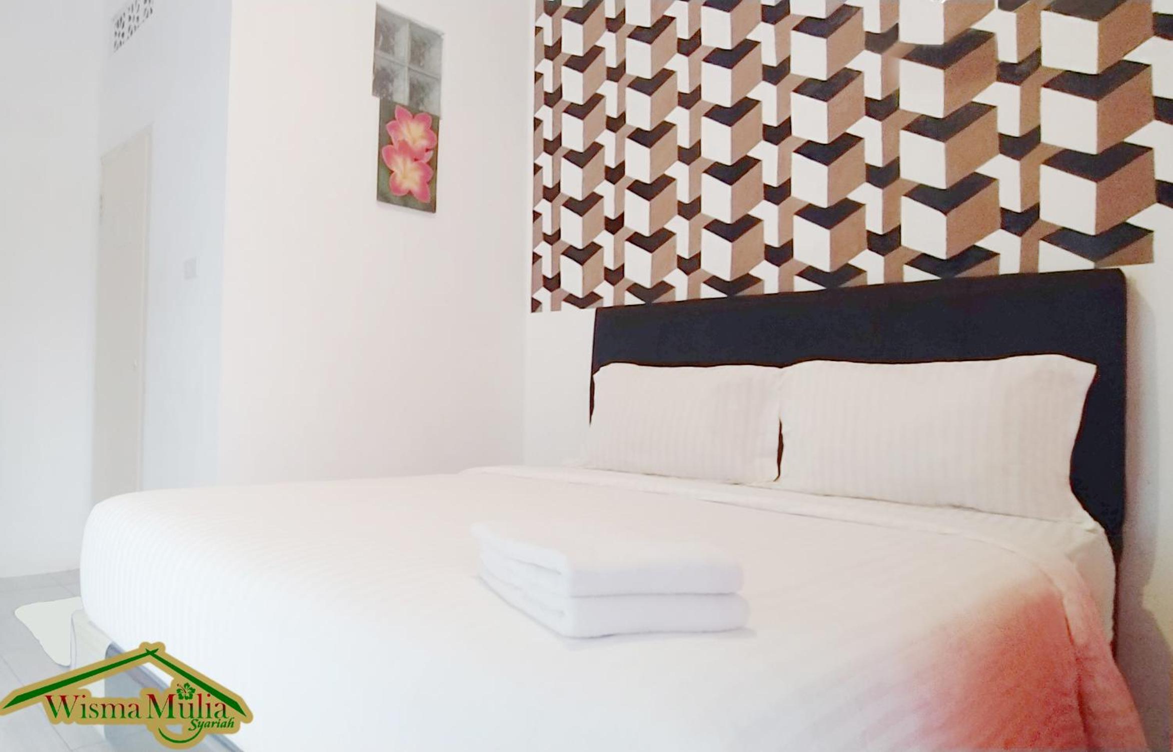 Budget Double Room - Photo 9