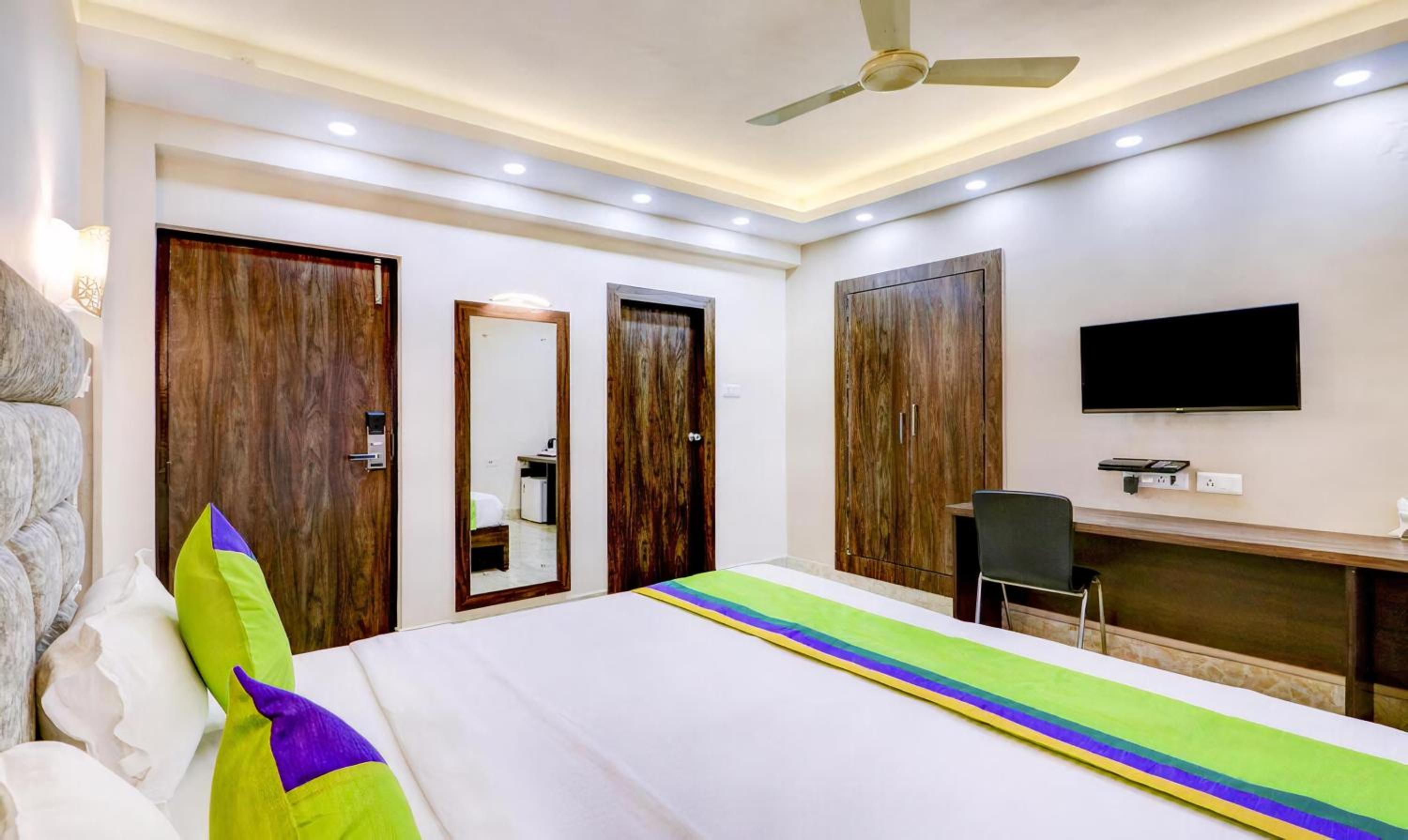 Deluxe Room - Photo 1