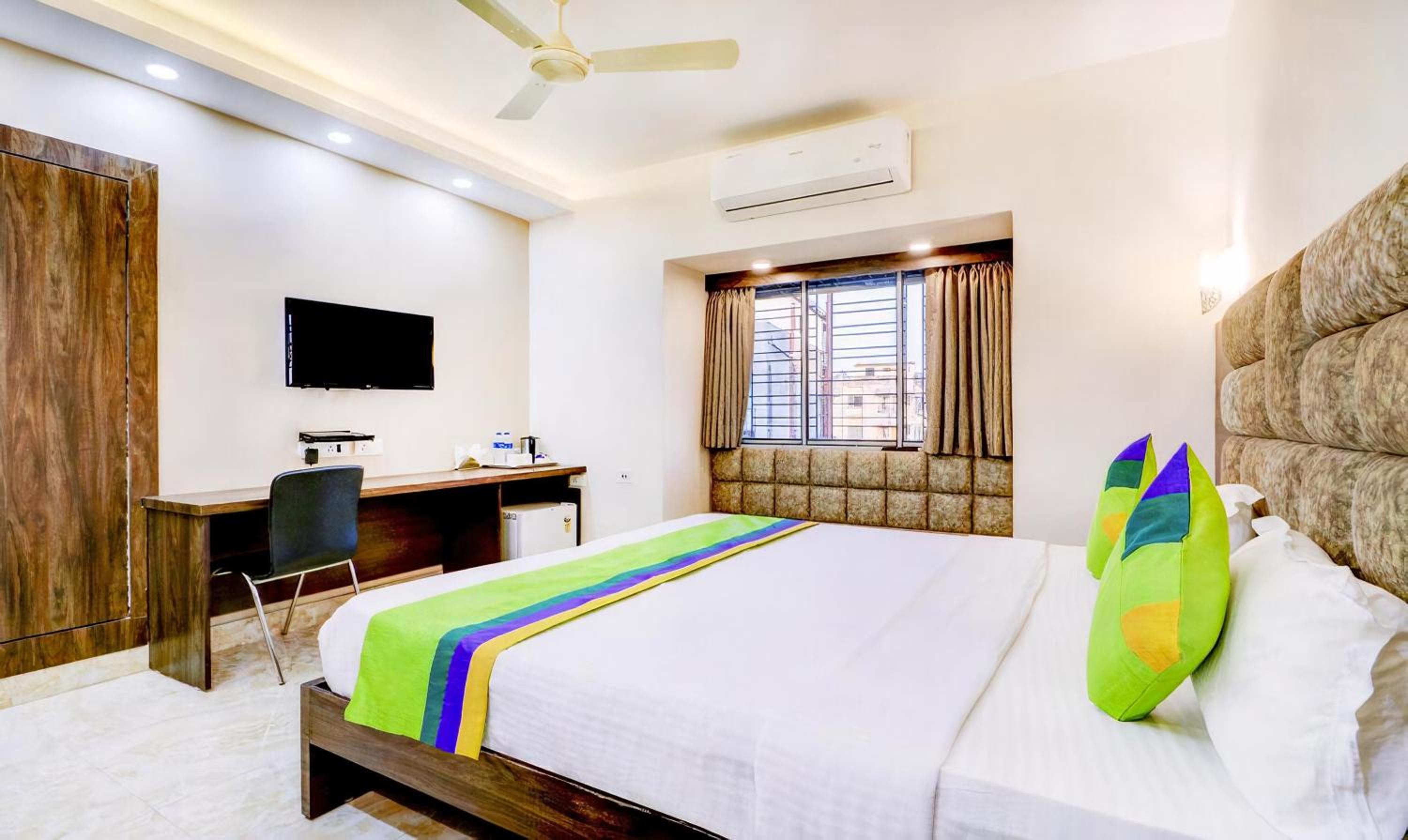 Deluxe Room - Photo 8