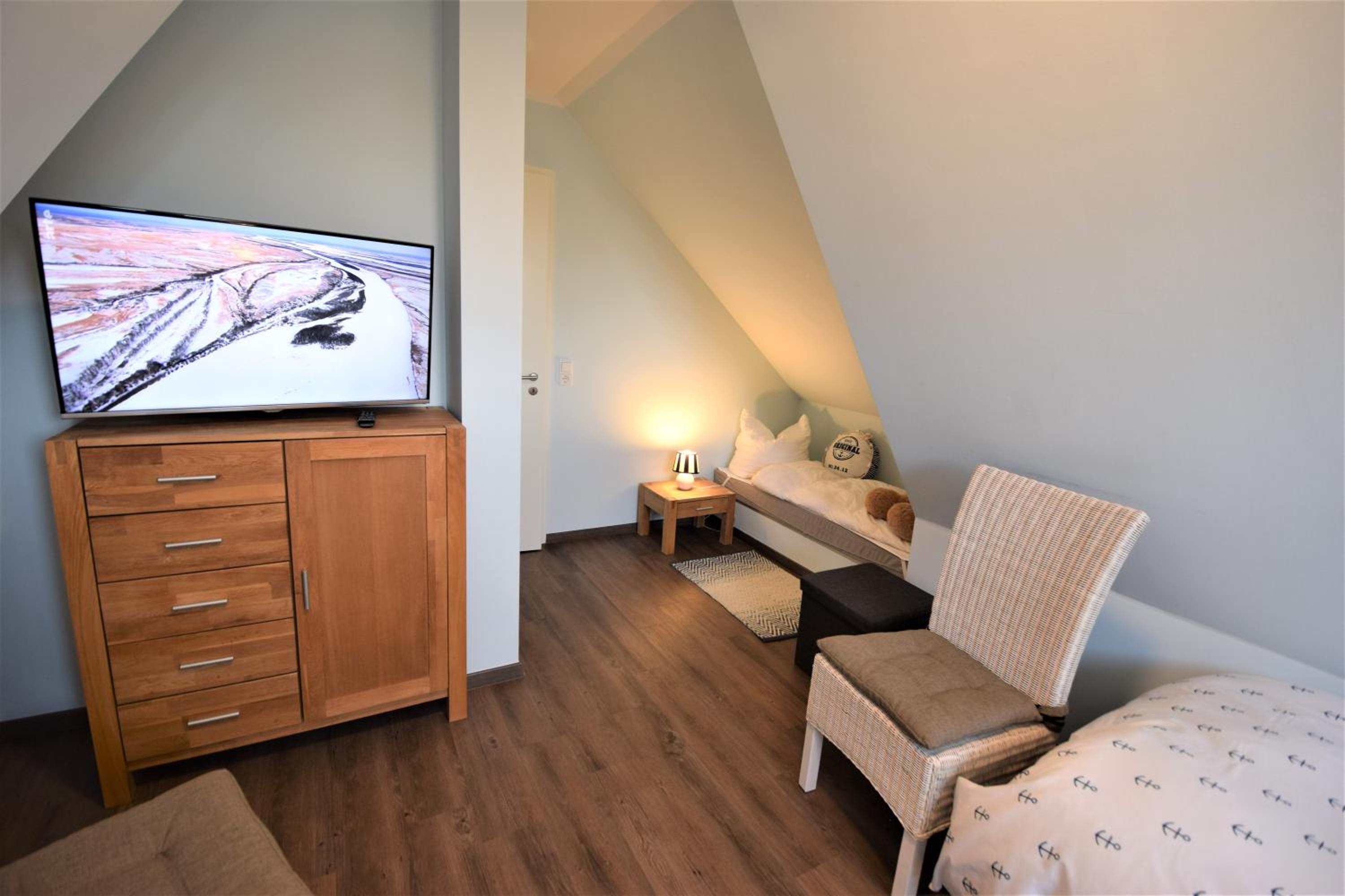 Three-Bedroom House photo 3
