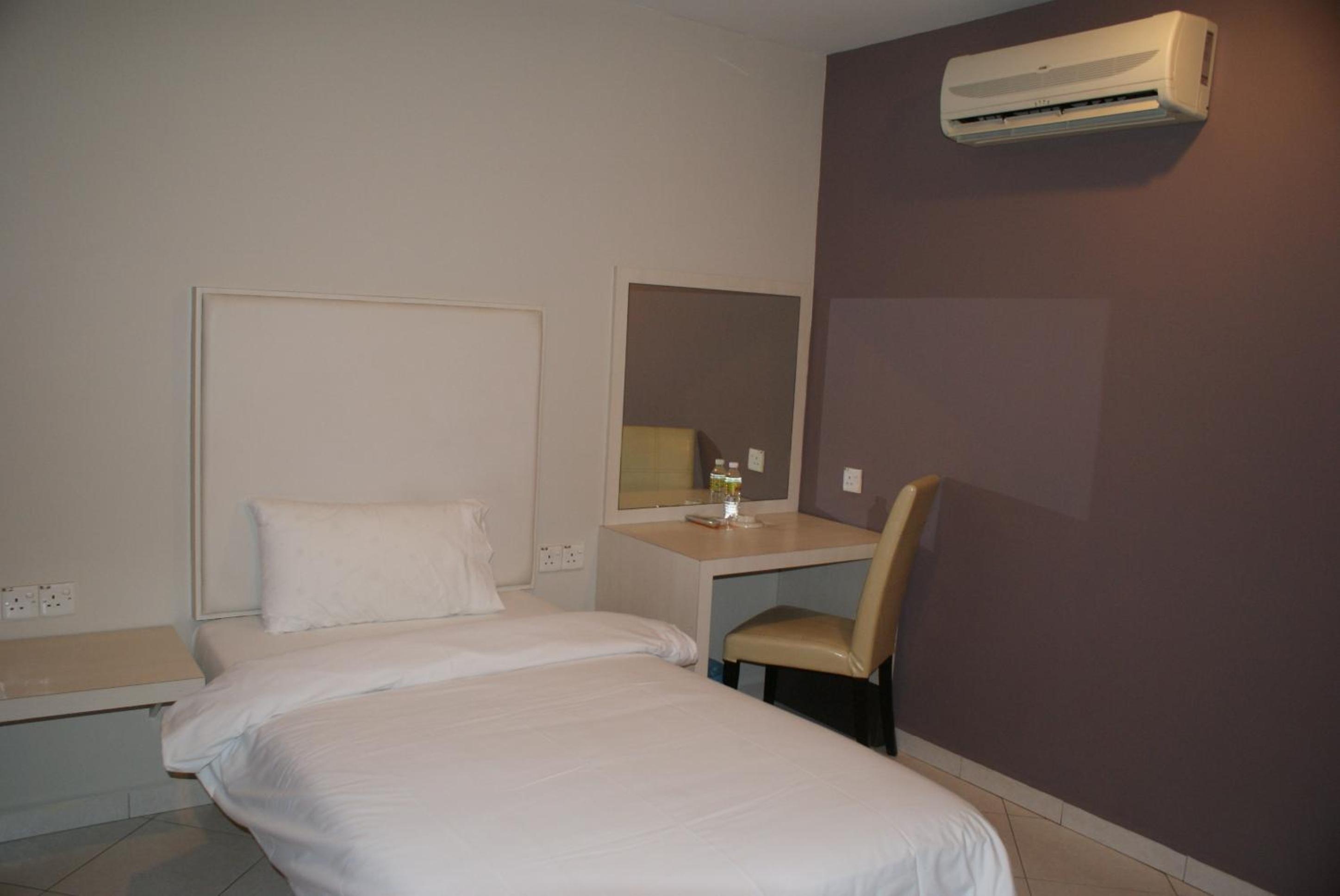 Standard Single Room No Window photo 2