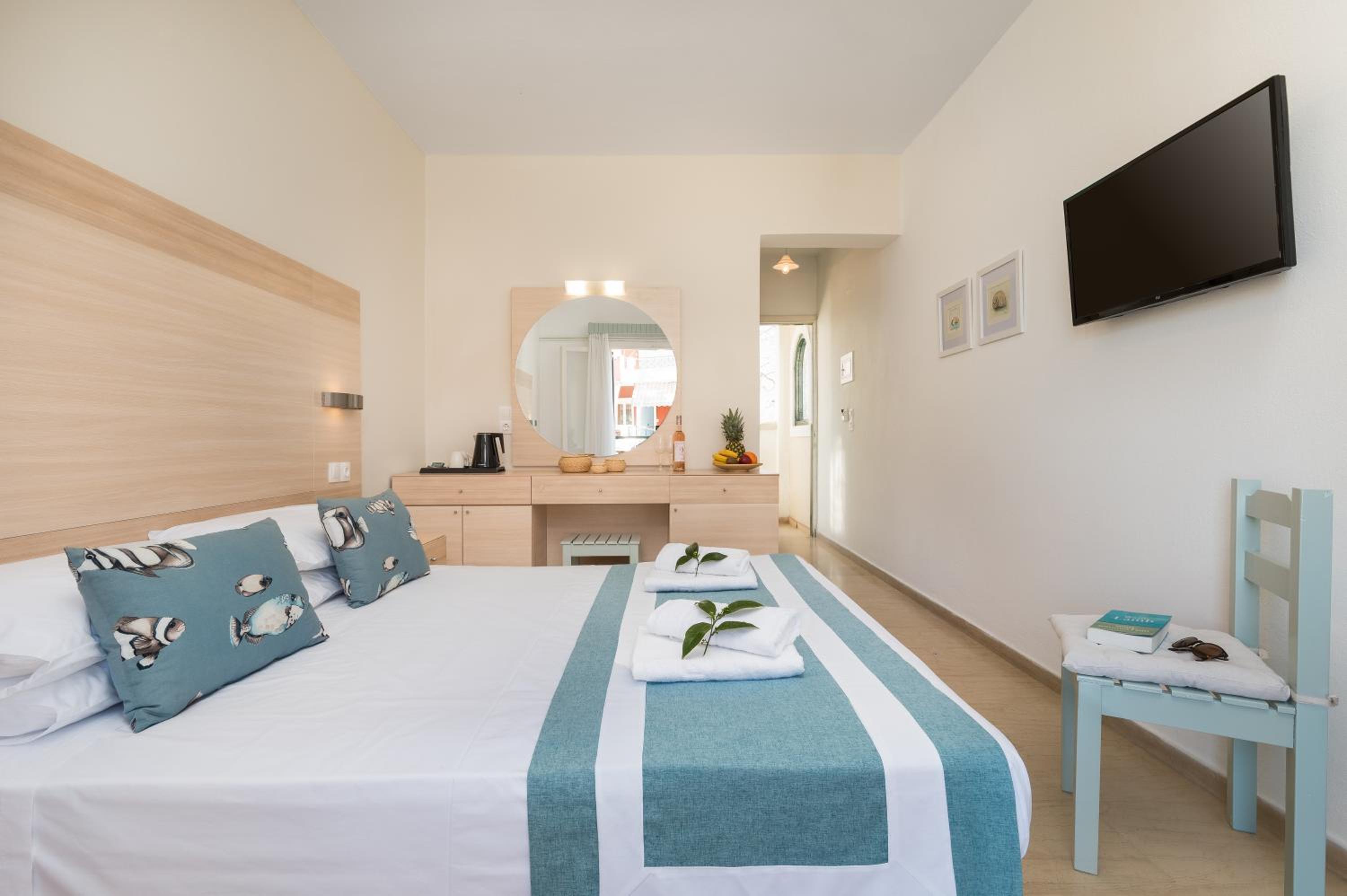 Double or Twin Room - Photo 12