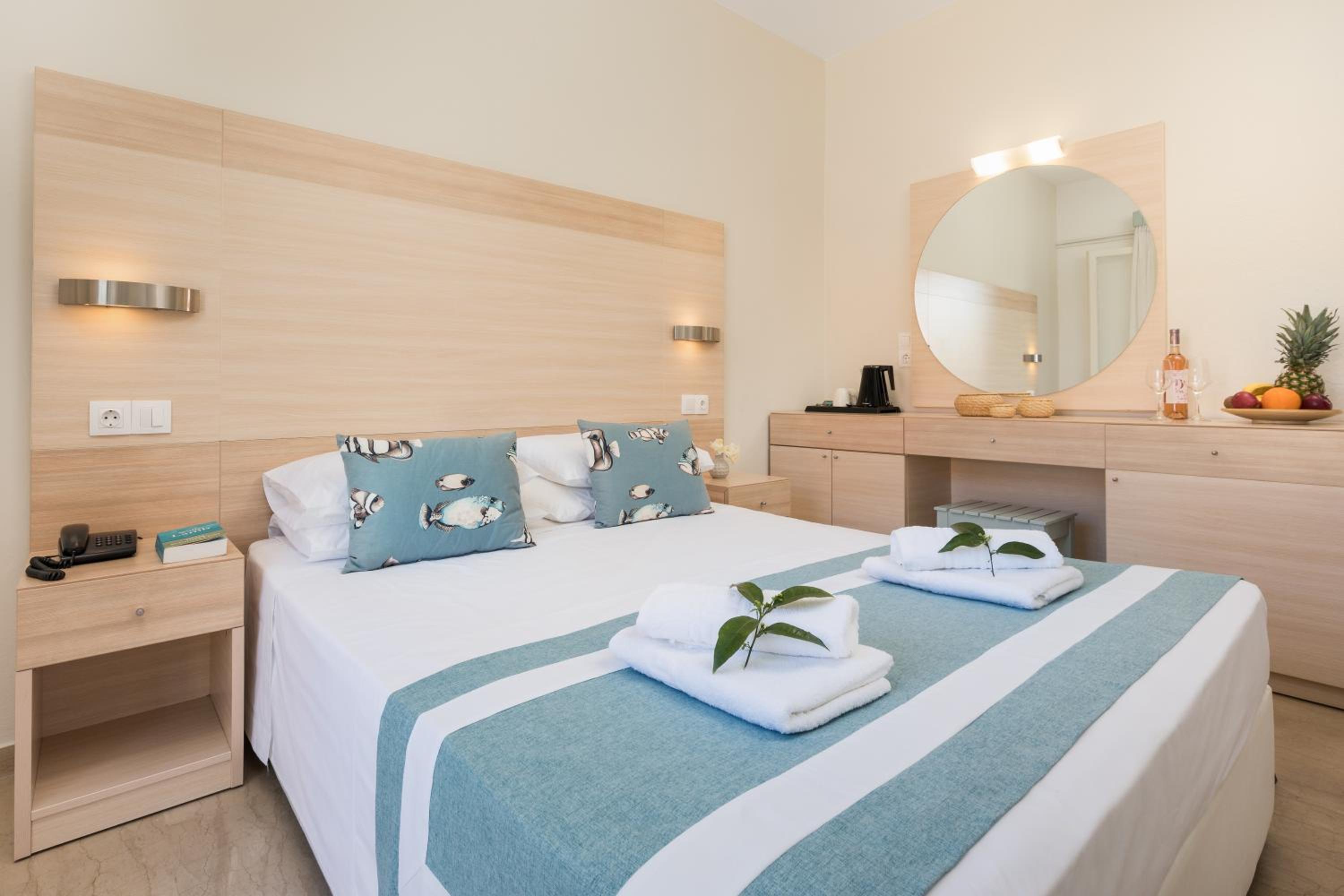 Double or Twin Room - Photo 11