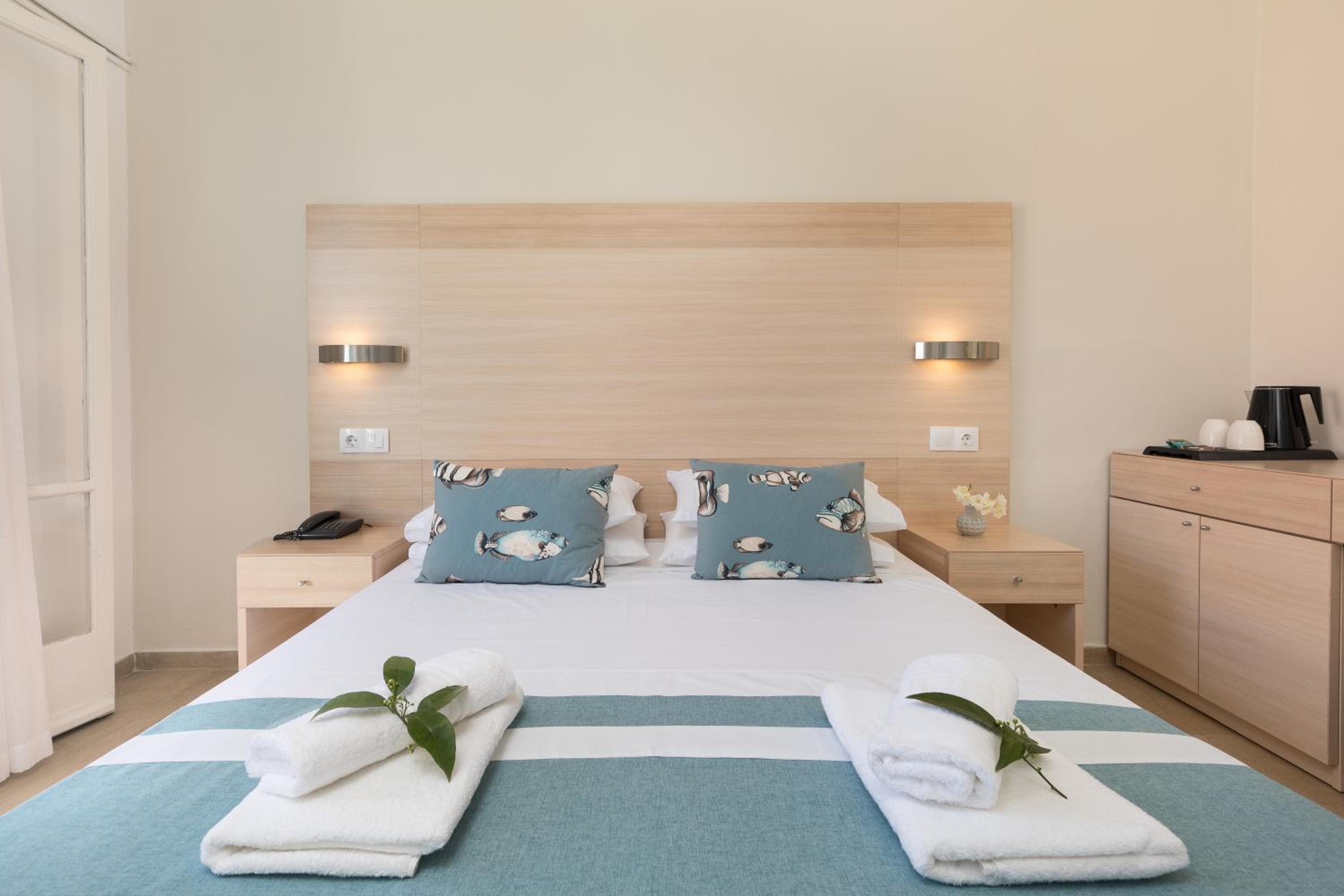 Double or Twin Room - Photo 10