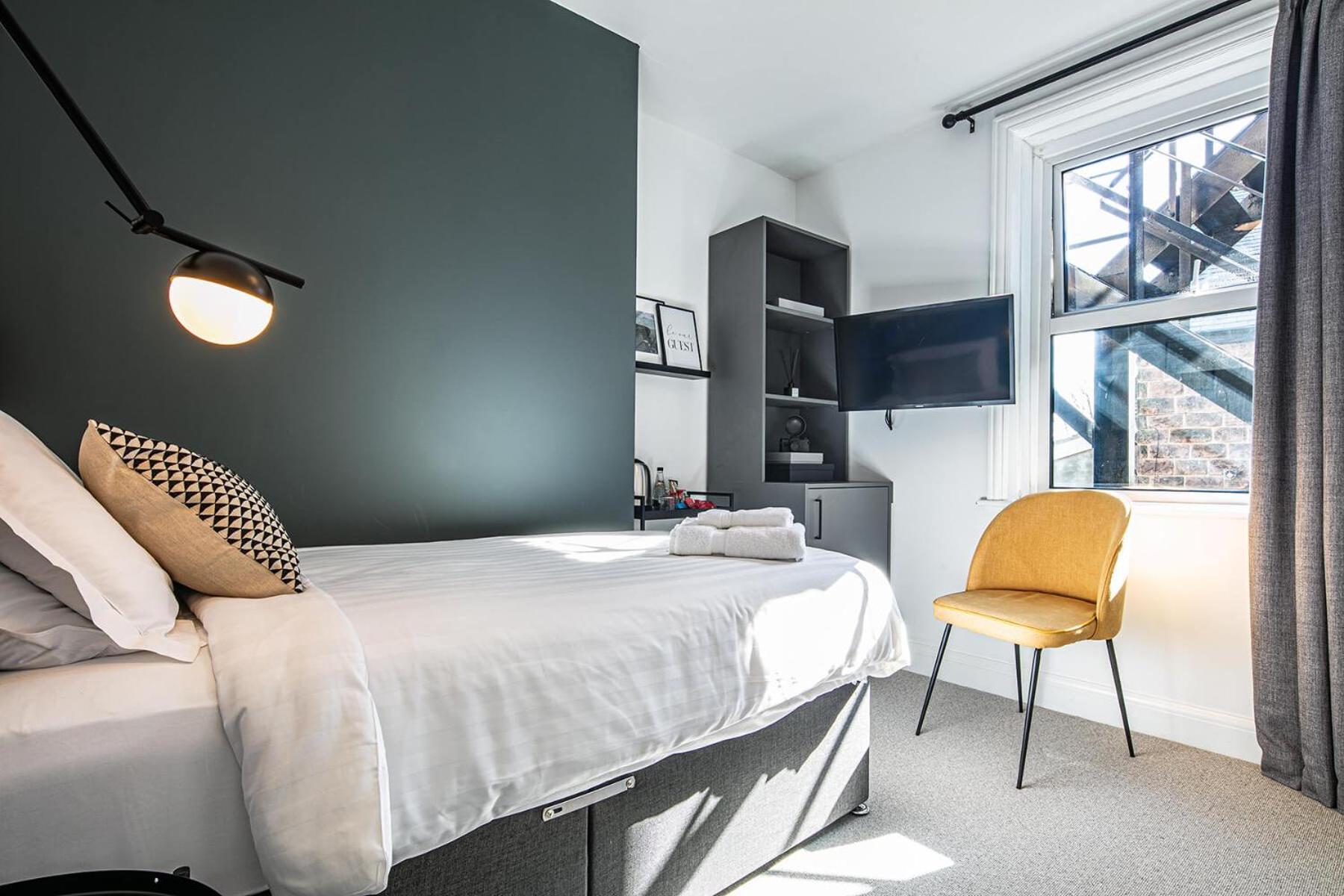 Standard Single En-Suite Room
