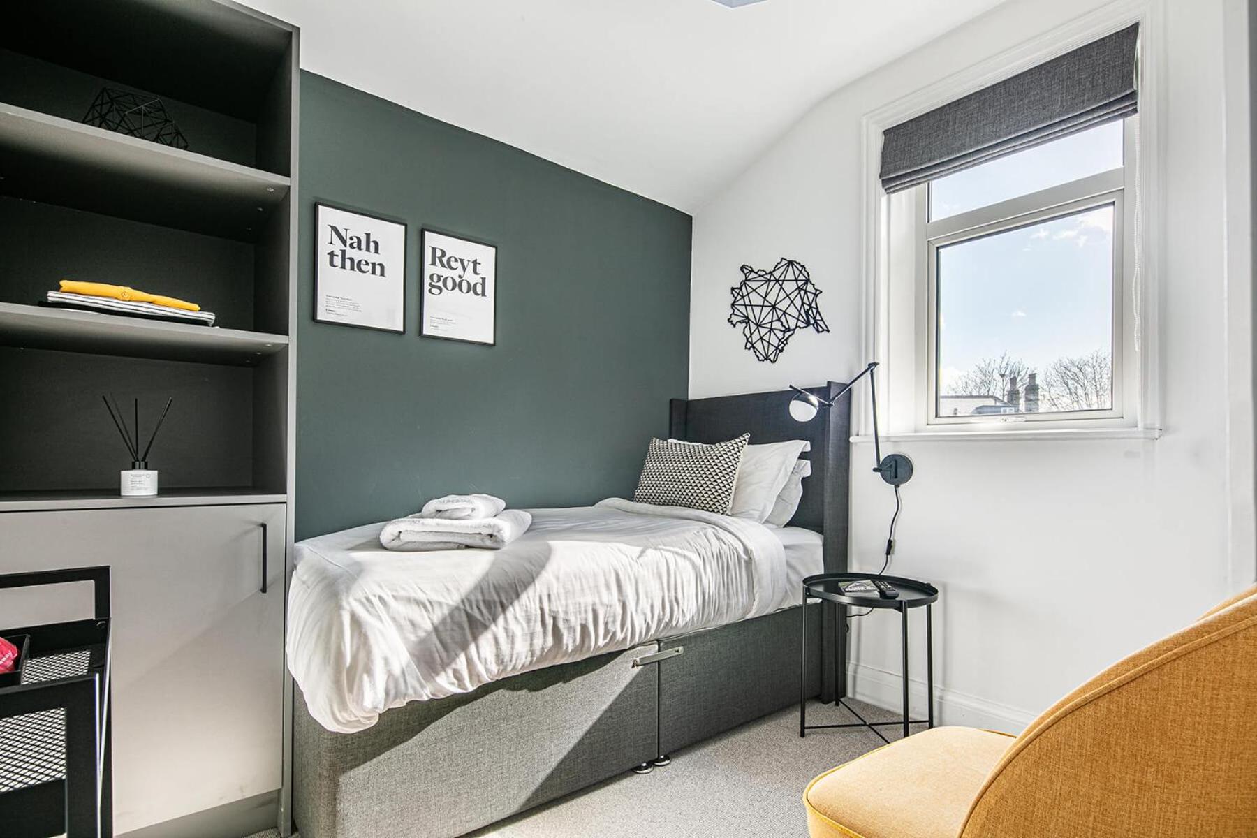 Standard Single En-Suite Room