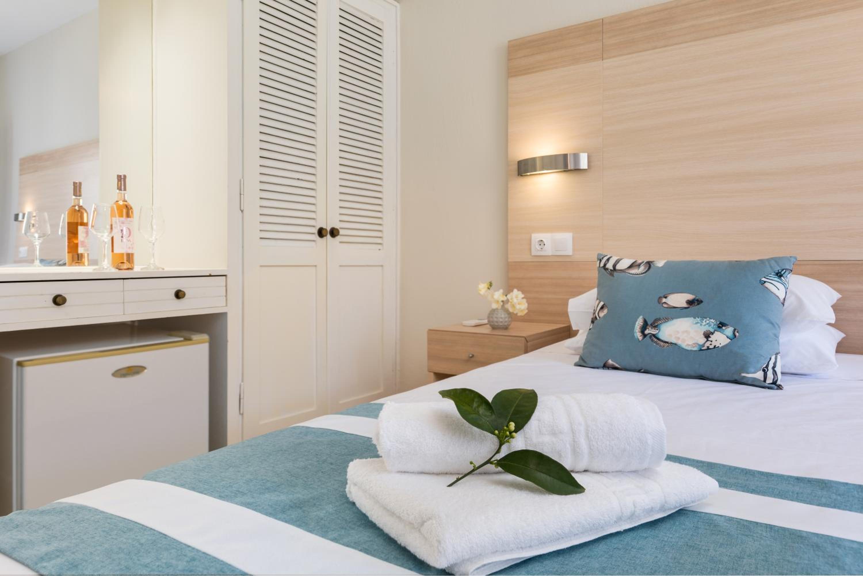 Double or Twin Room - Photo 4