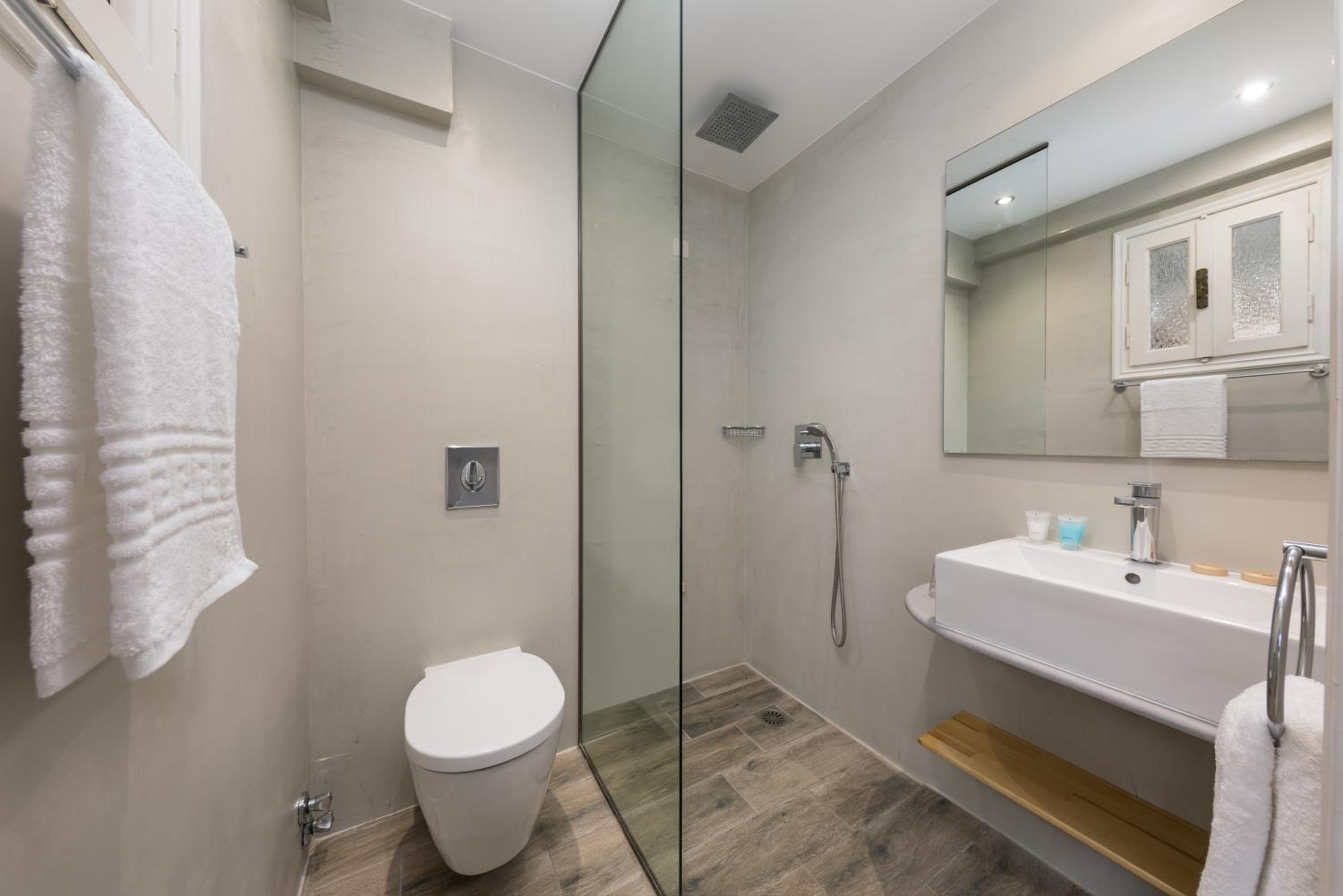 Double or Twin Room - Photo 16