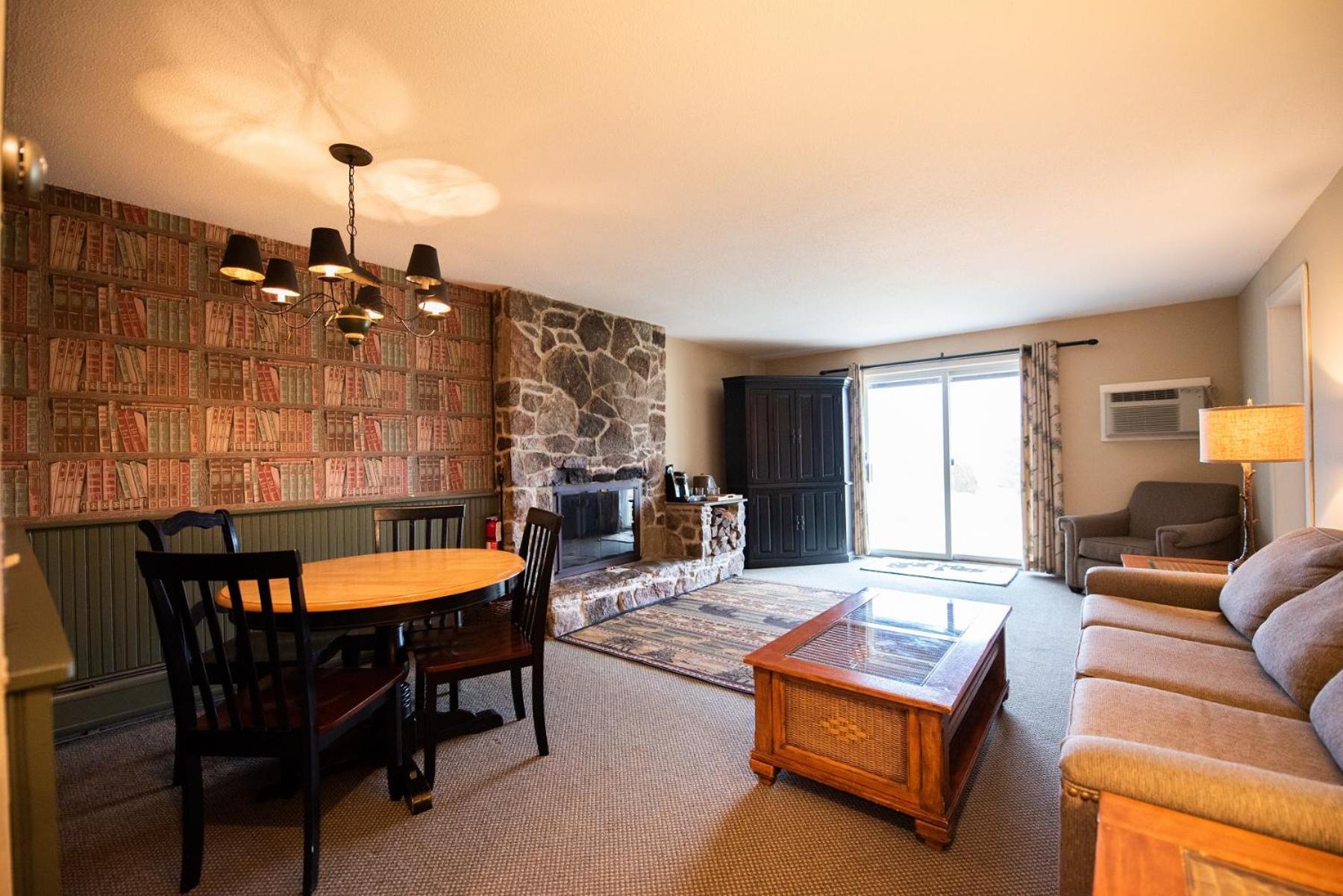 Two-Bedroom King Suite - Photo 4