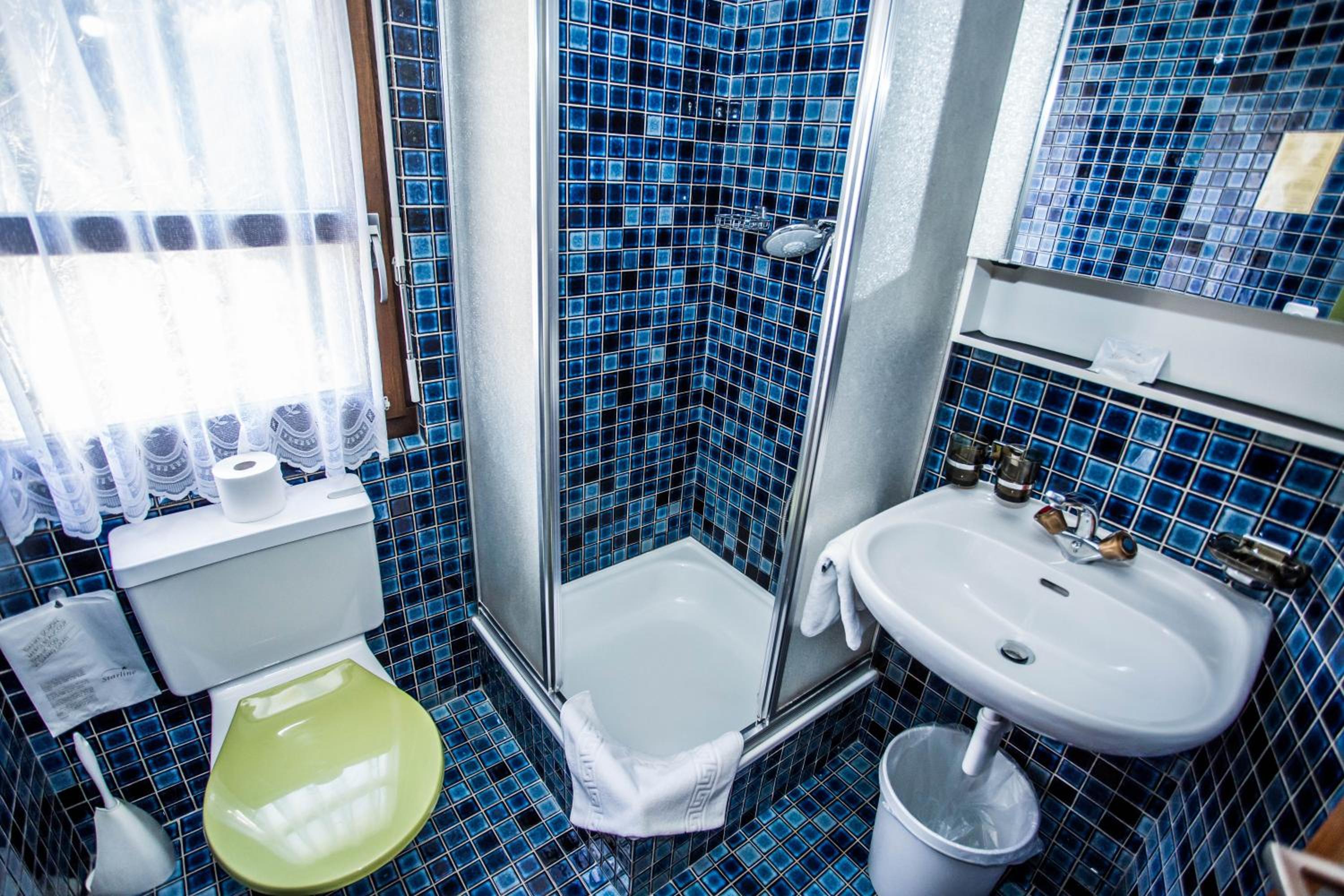 Standard Double Room with Balcony - Photo 7