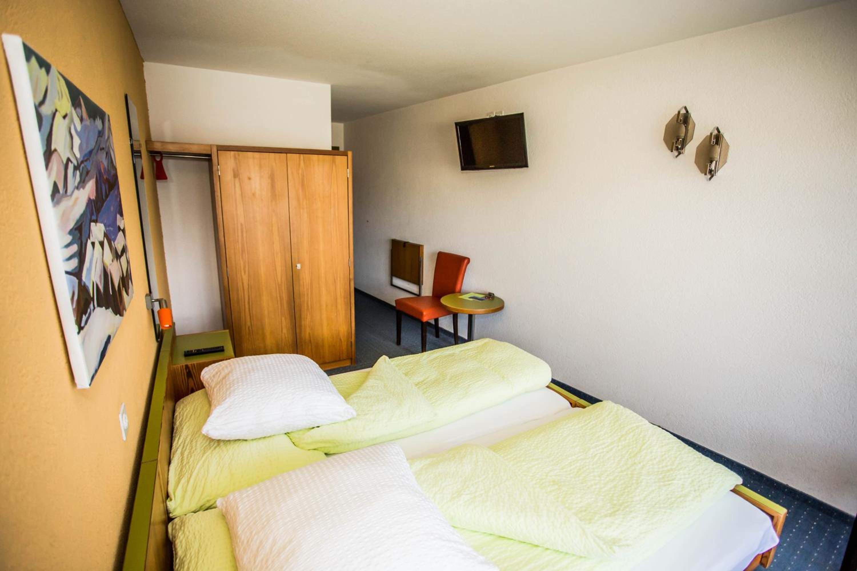 Standard Double Room with Balcony - Photo 6