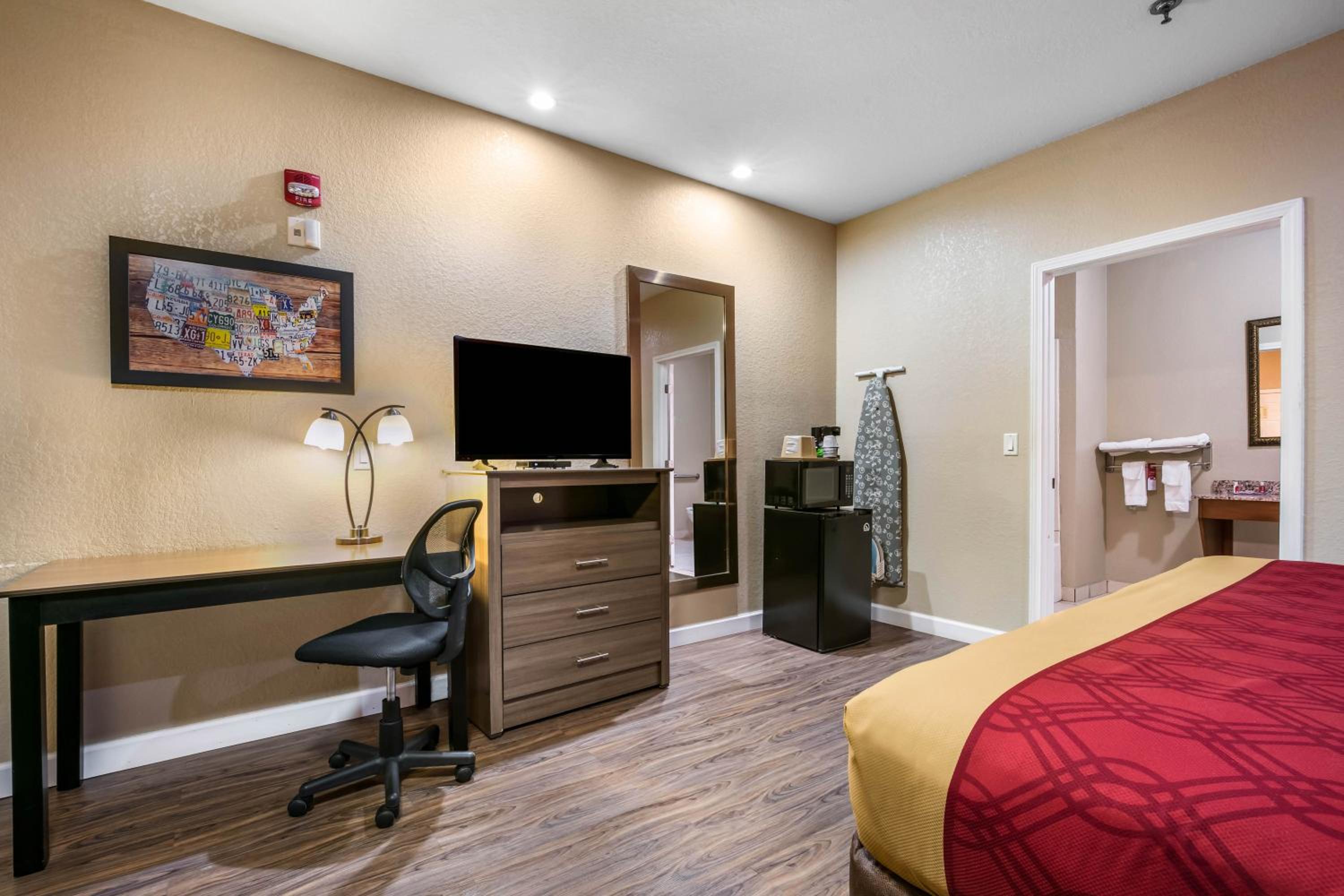 King Room - Accessible/Non-Smoking - Photo 2