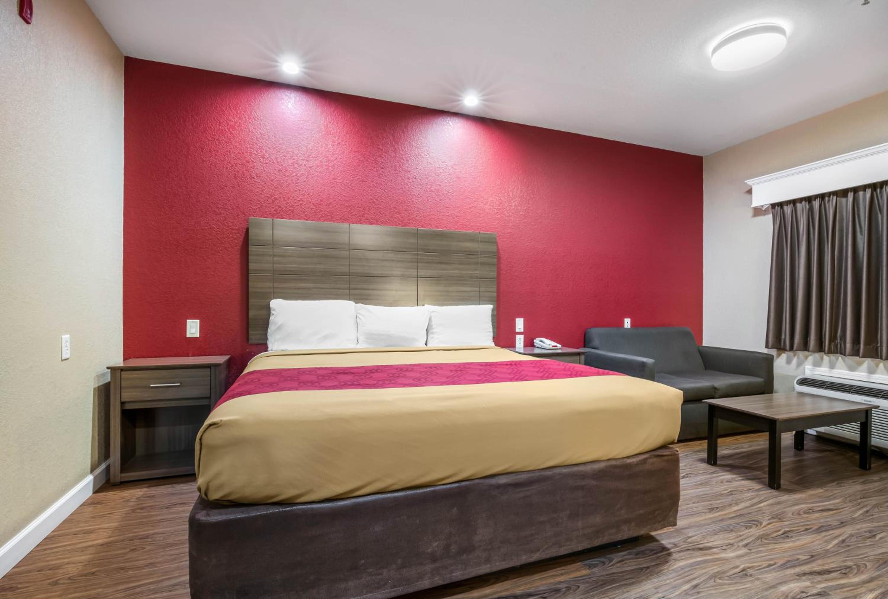 King Room - Accessible/Non-Smoking - Photo 4