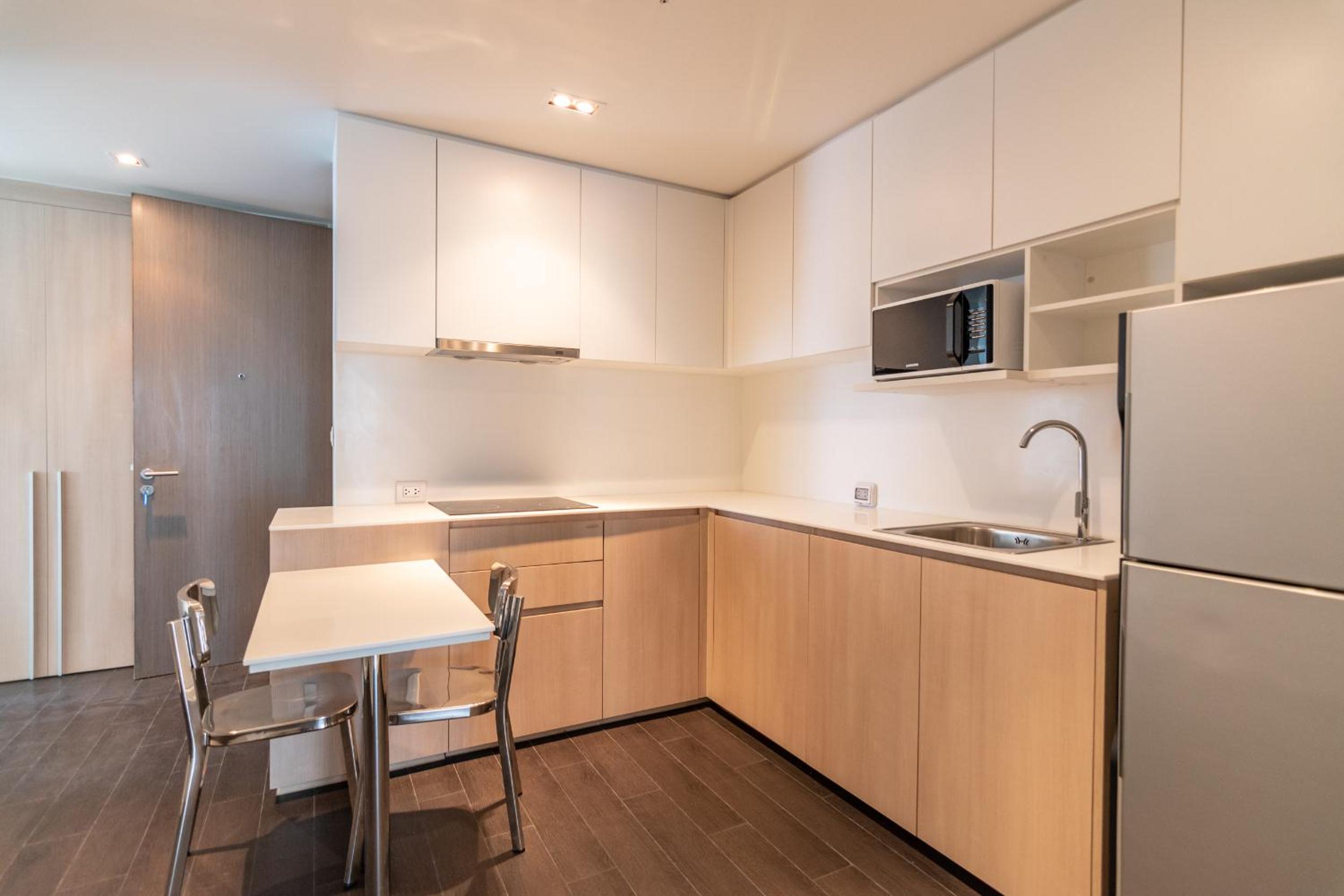 Three-Bedroom Suite - Photo 3