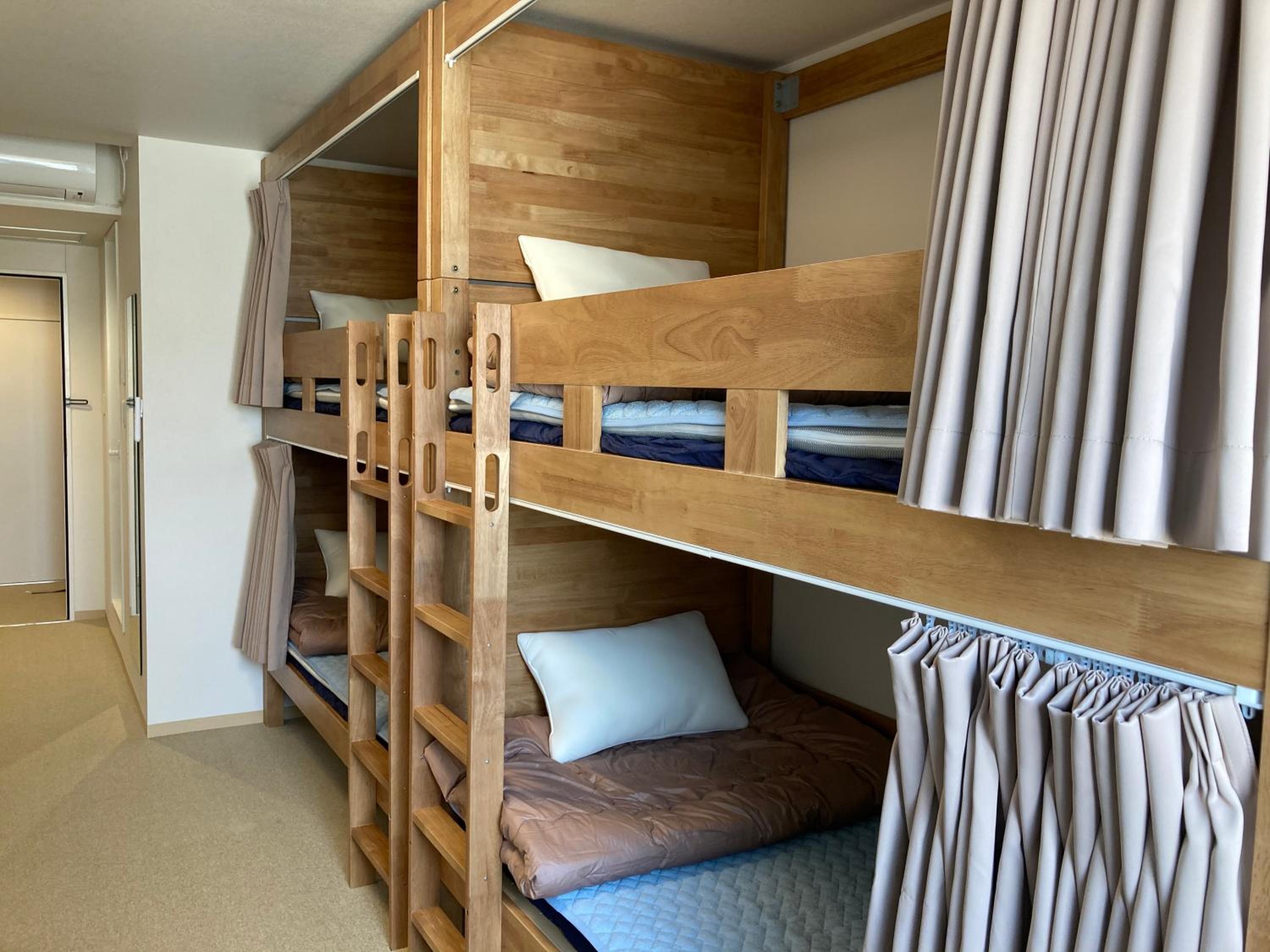 Quadruple Room with Private Bathroom and Toilet - Non-Smoking photo 2